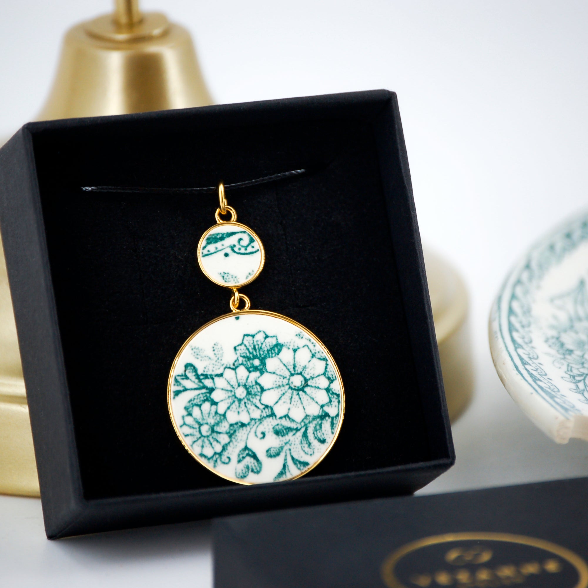 Pendentif "Bouquet de fleurs vertes", finition or