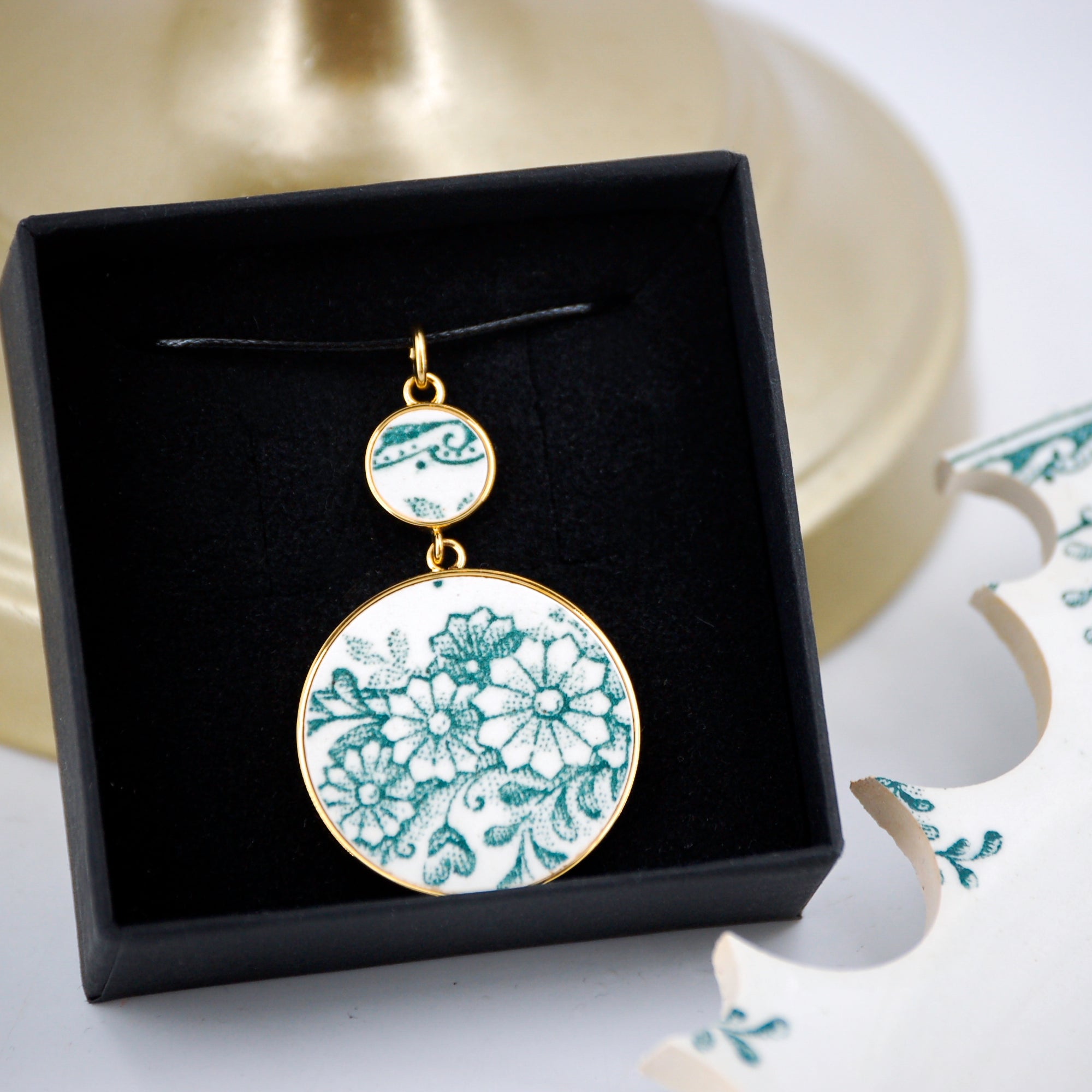 Pendentif "Bouquet de fleurs vertes", finition or