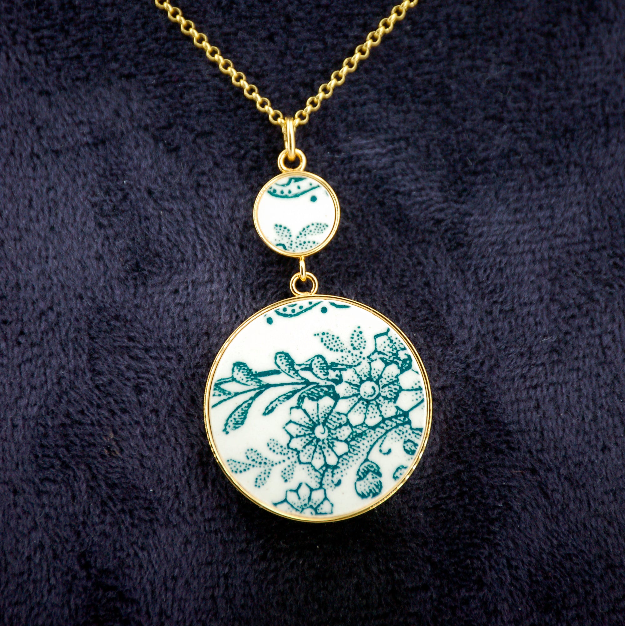 Pendentif "Fleurs vertes et feuillage", finition or