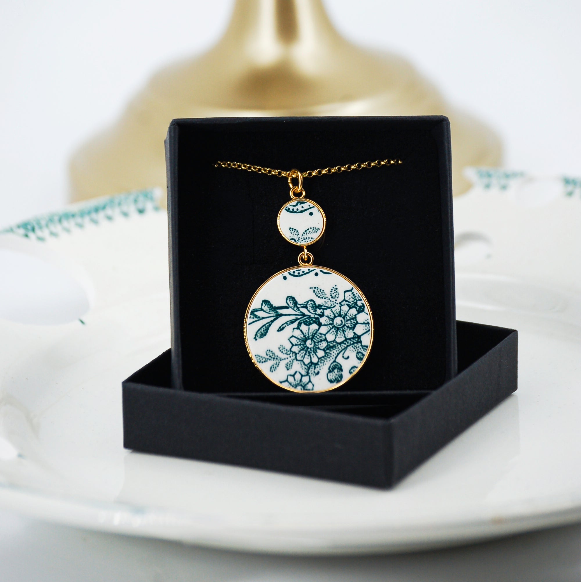 Pendentif "Fleurs vertes et feuillage", finition or