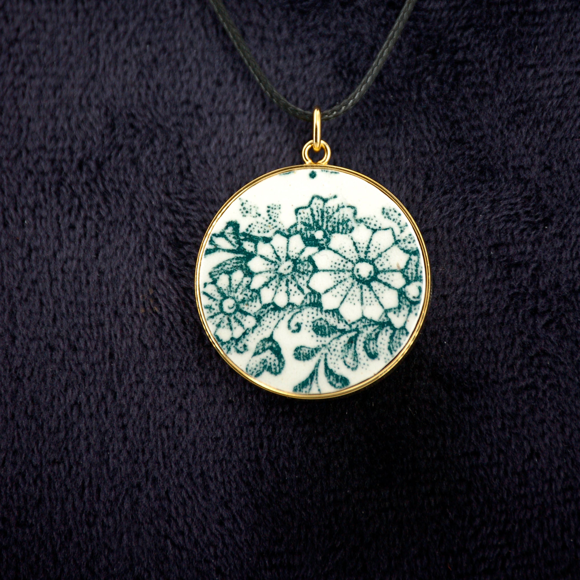 Pendentif "Fleurs vertes", finition or