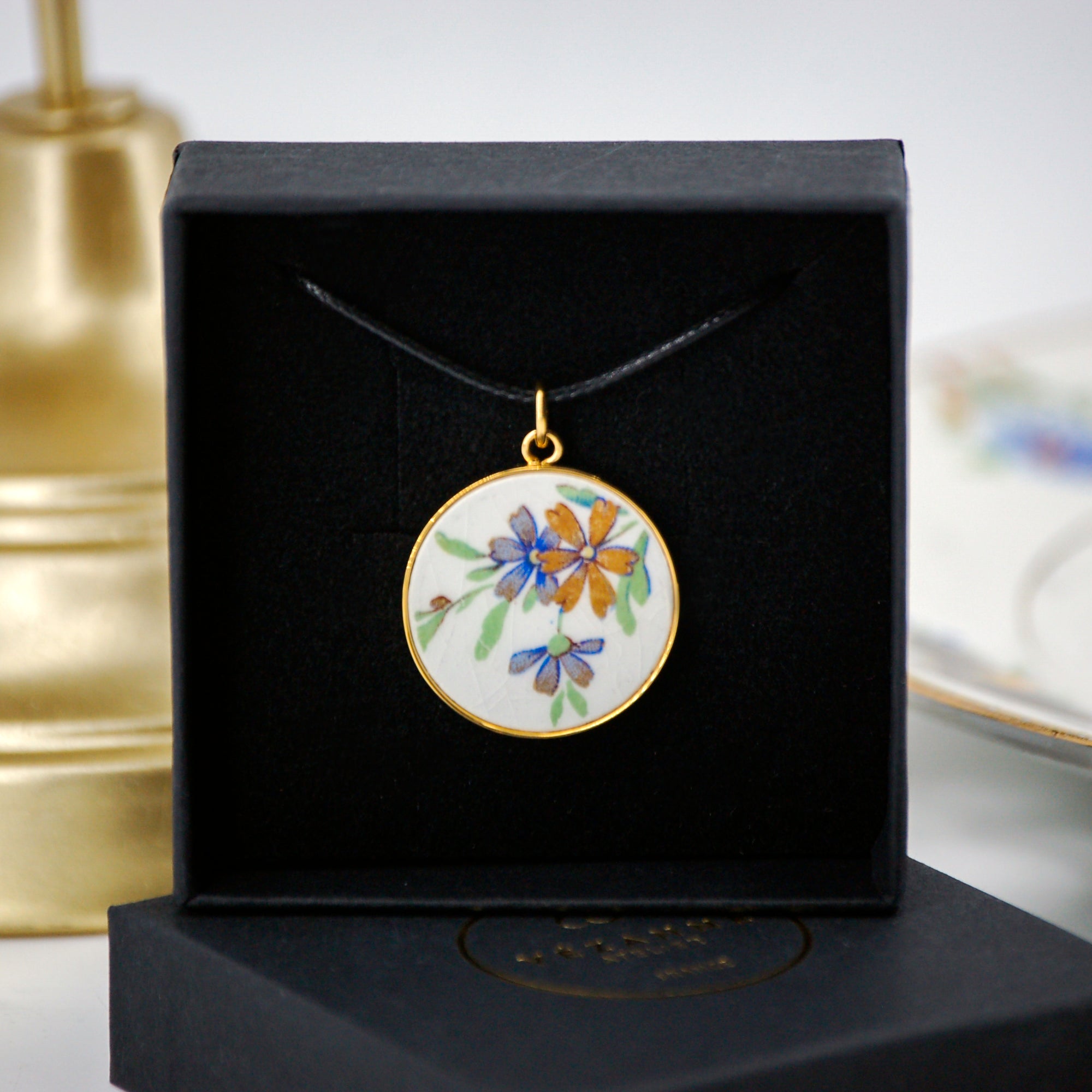 Pendentif "Fleurs violines", finition or