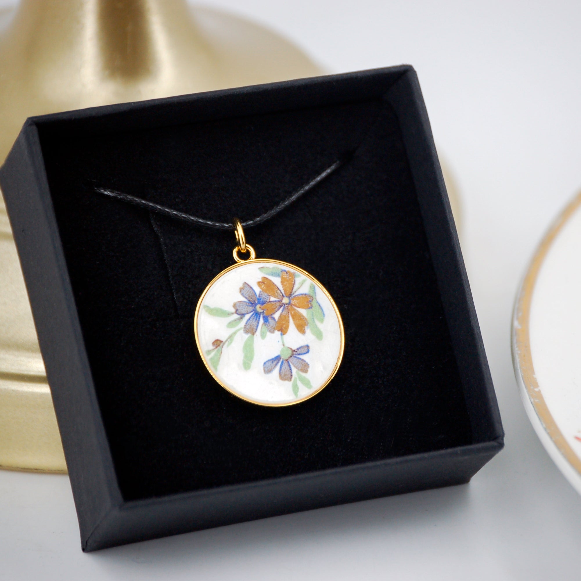 Pendentif "Fleurs violines", finition or