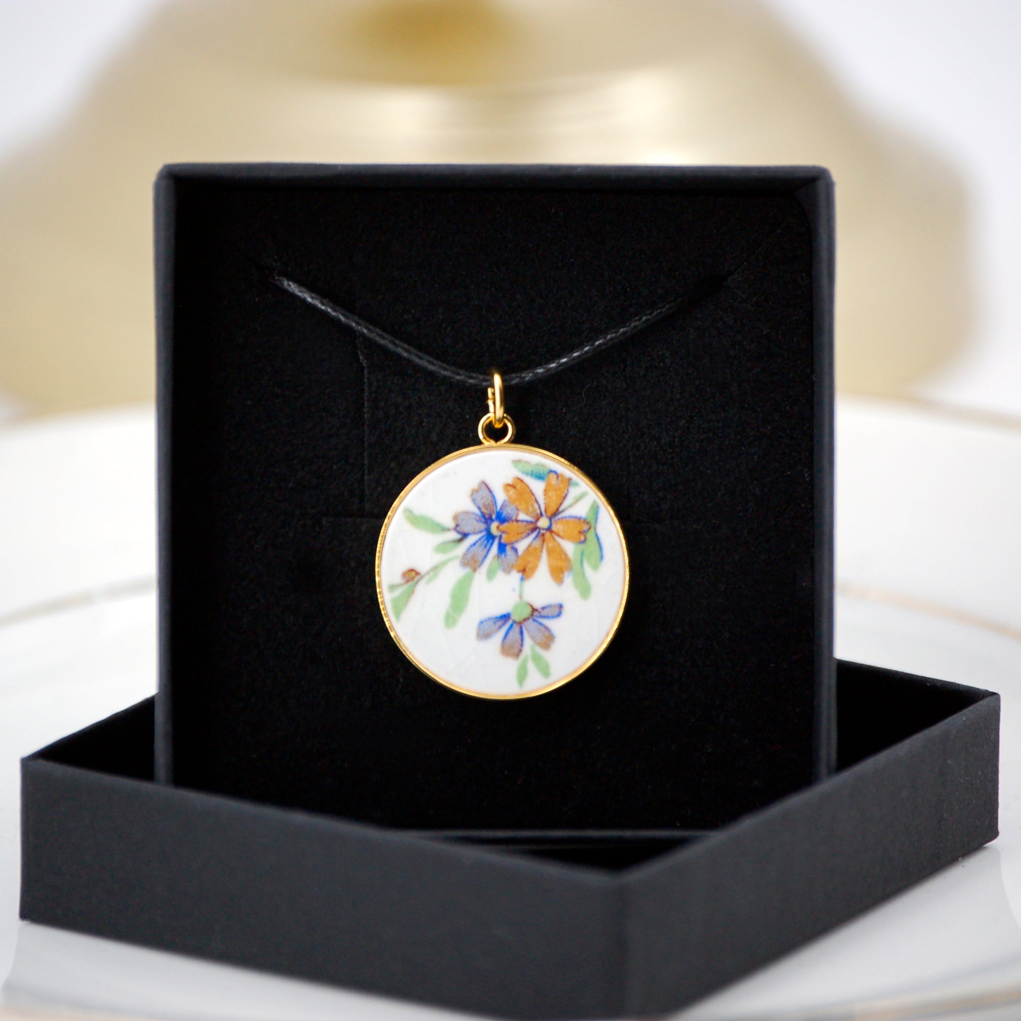 Pendentif "Fleurs violines", finition or