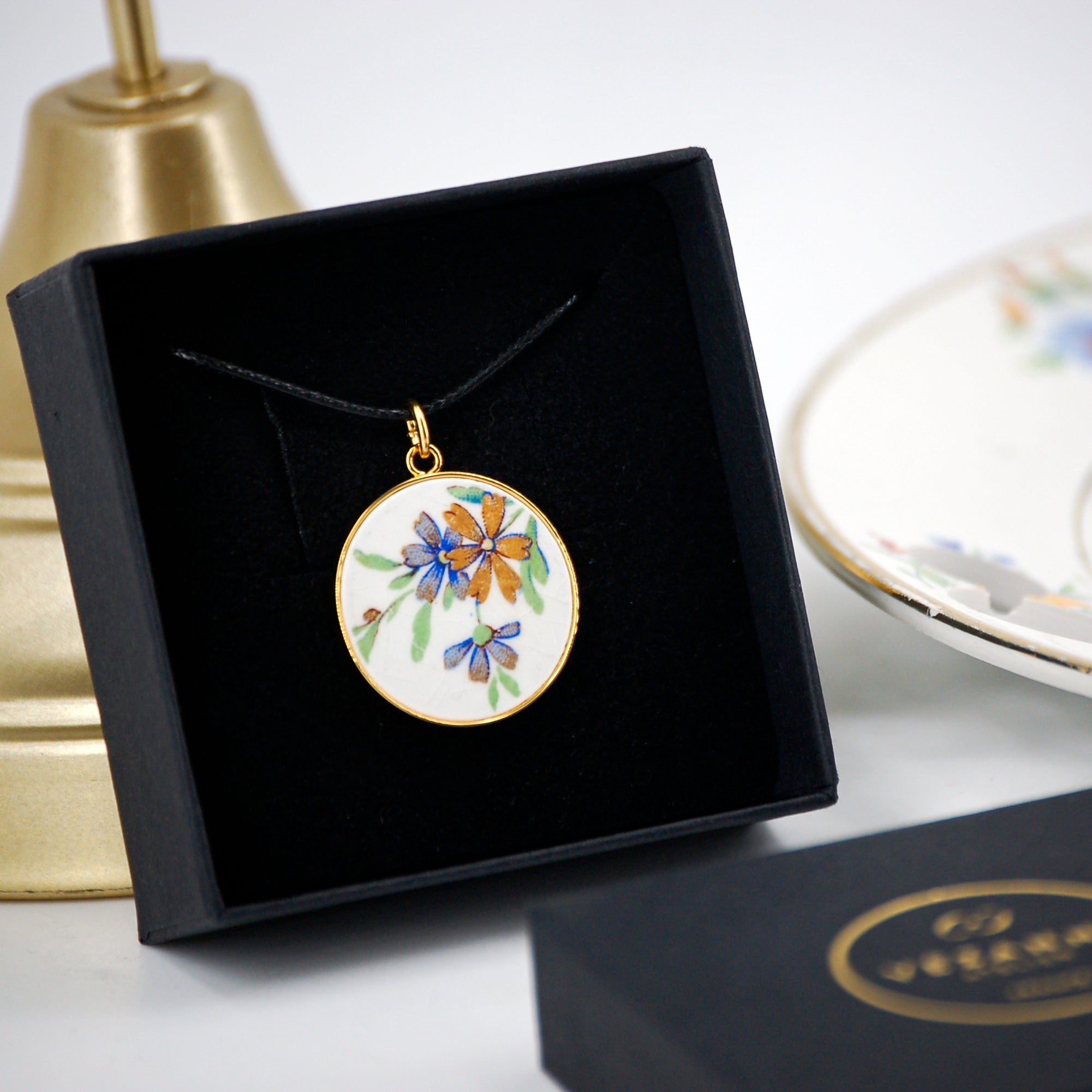 Pendentif "Fleurs violines", finition or