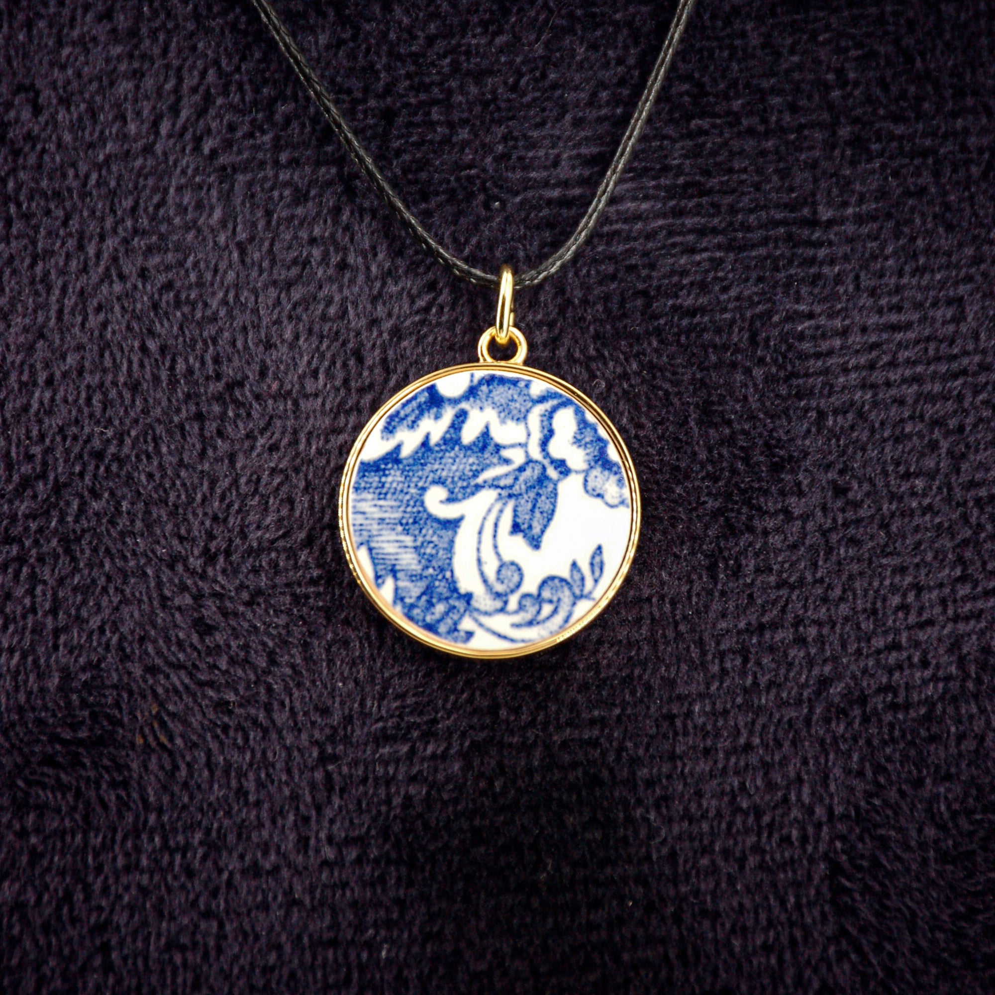 Pendentif "Composition bleue", finition or