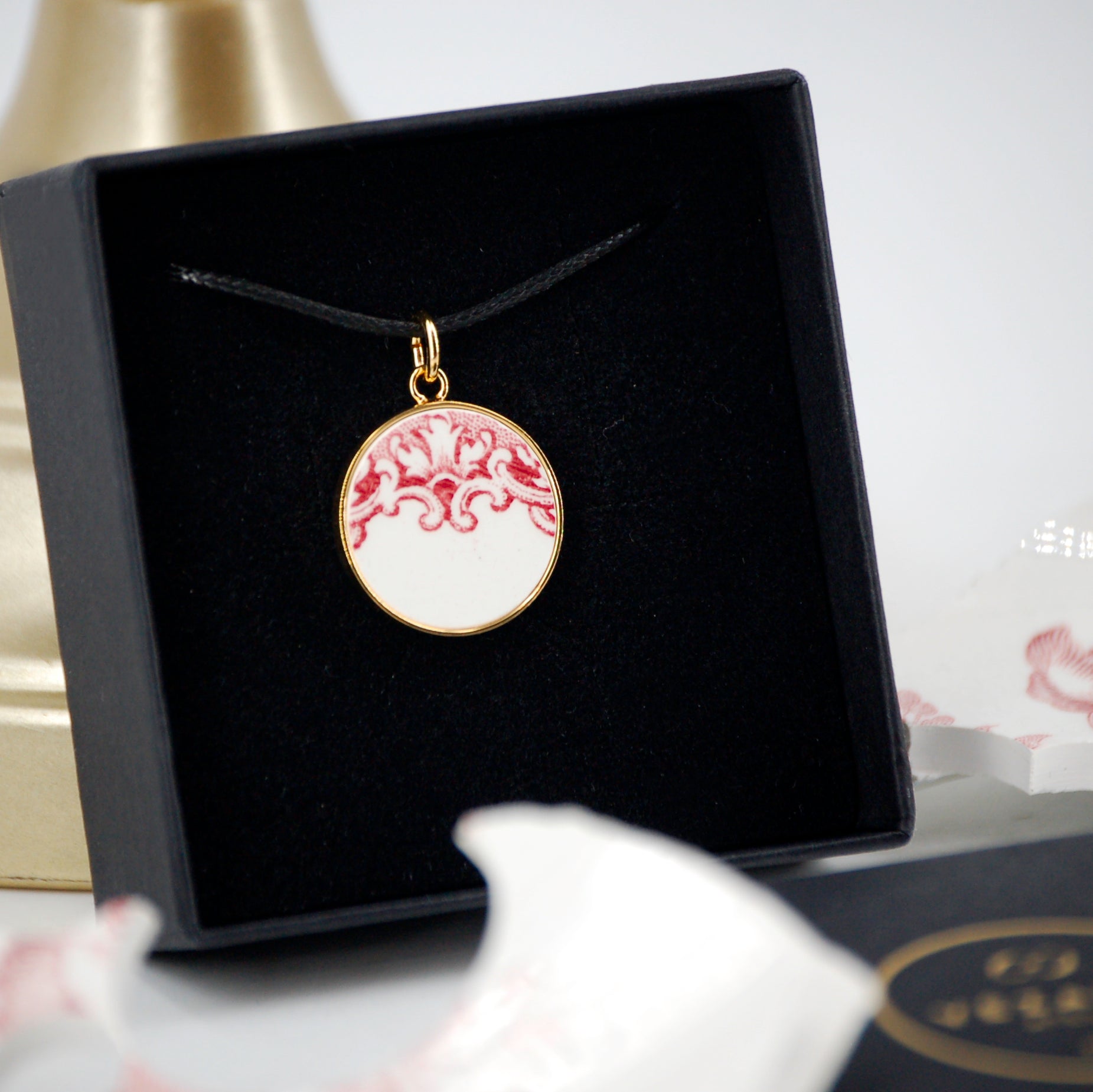 Pendentif "Volute rose poudré", finition or