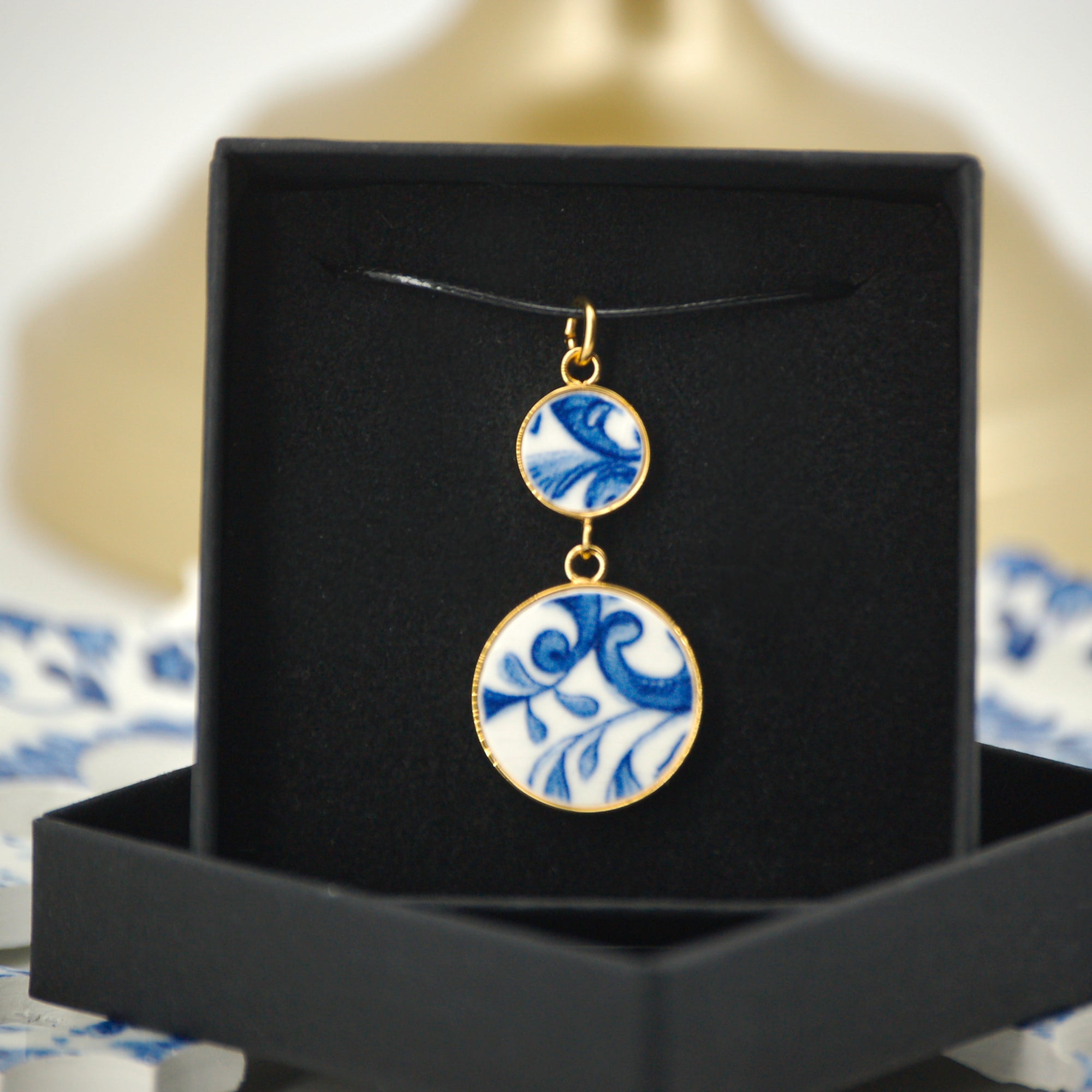 Pendentif "Feuilles et volutes", finition or