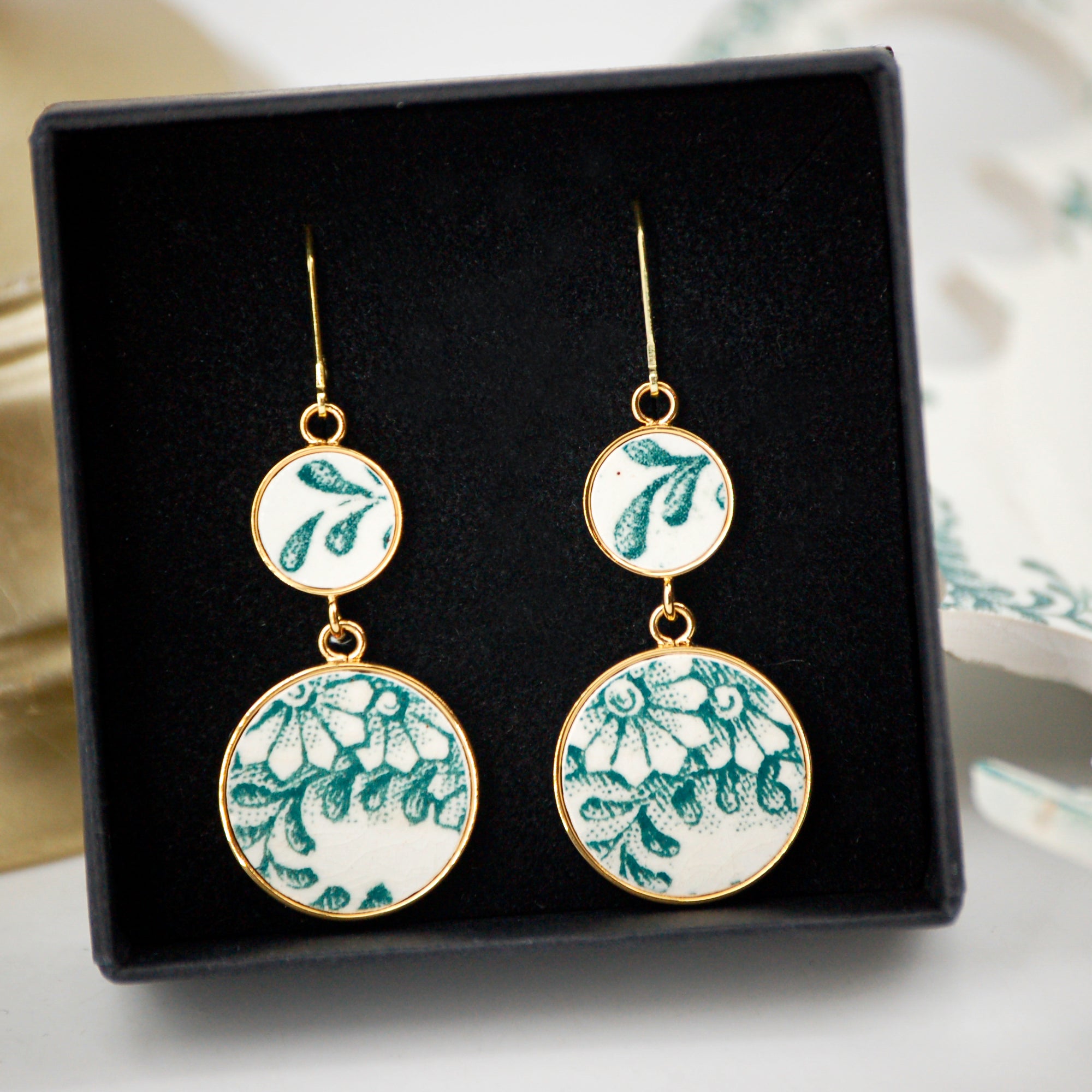 Boucles d'oreilles "Bouquet de fleurs vertes", finition or