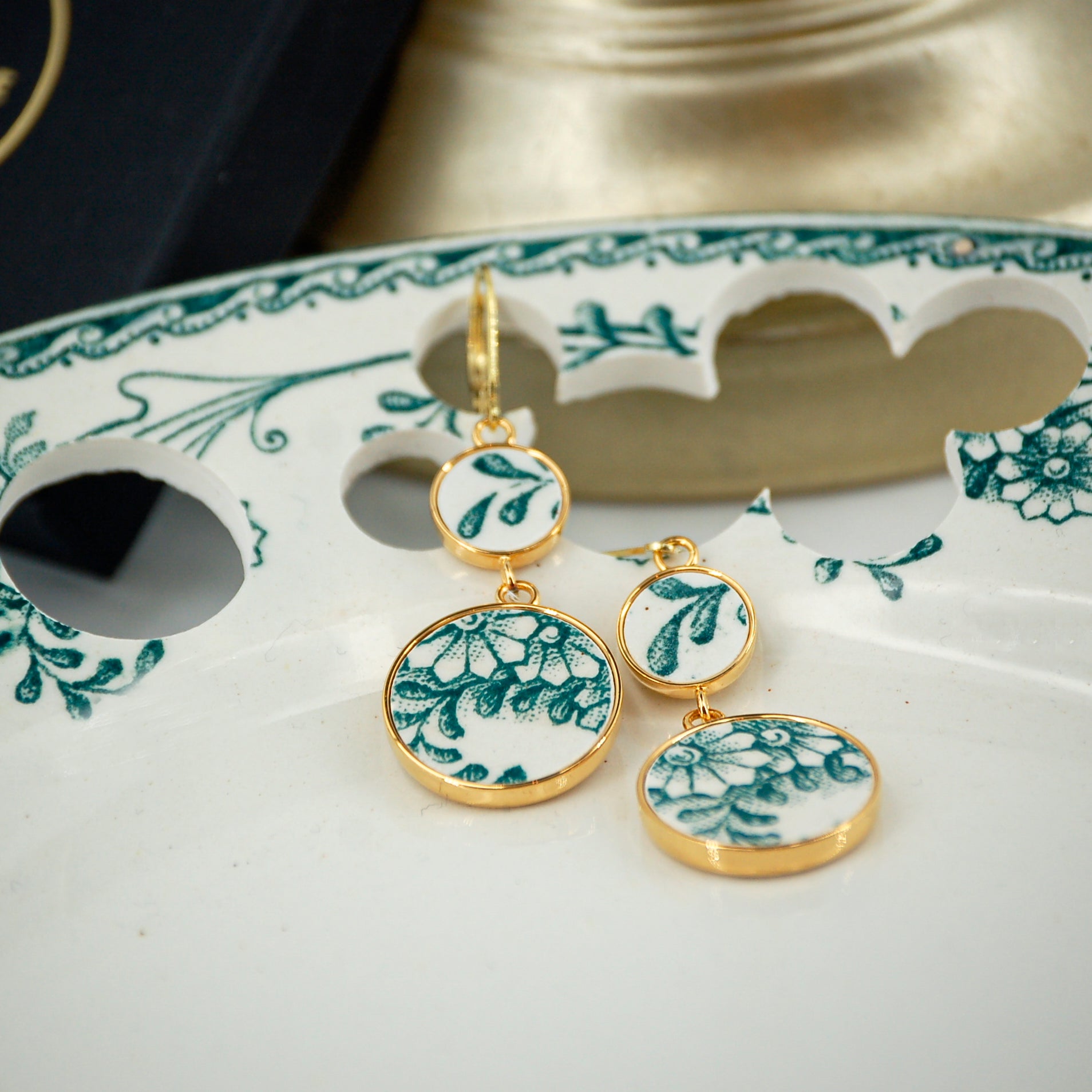 Boucles d'oreilles "Bouquet de fleurs vertes", finition or