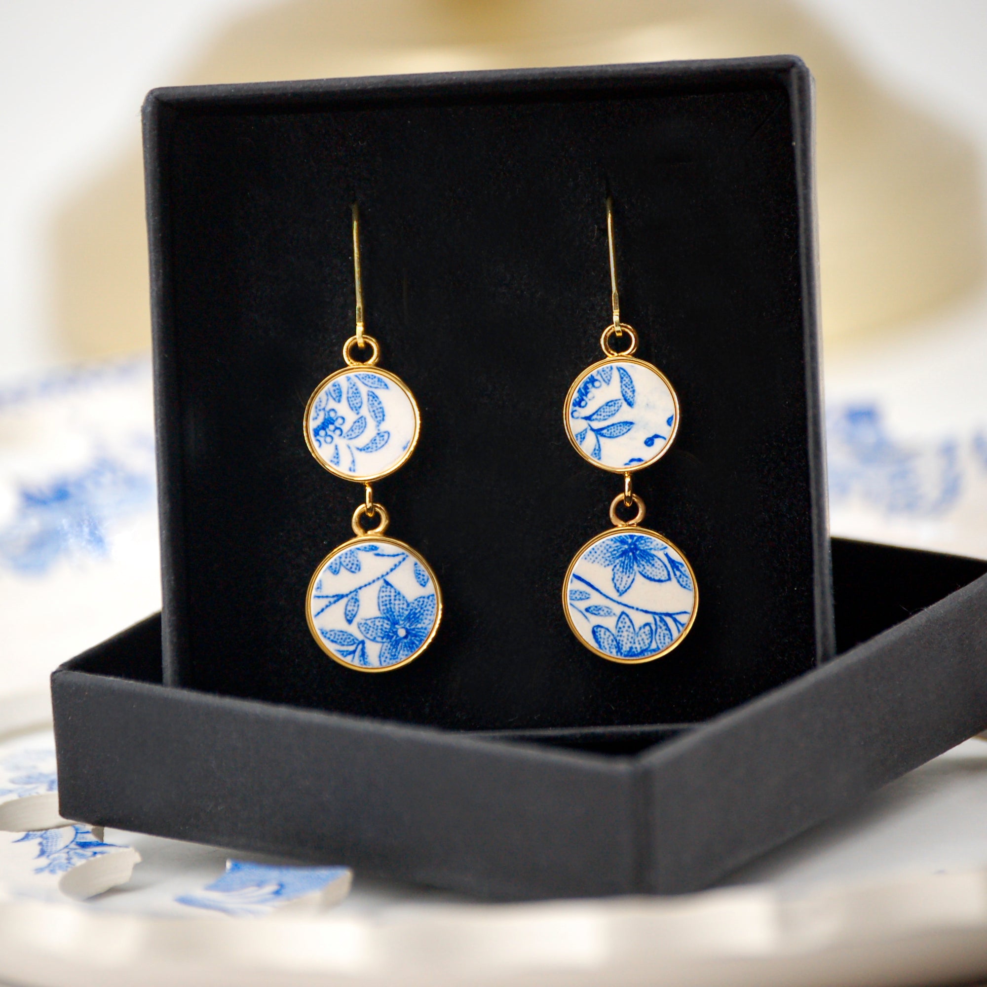 Boucles d'oreilles "Délicates fleurs bleues", finition or