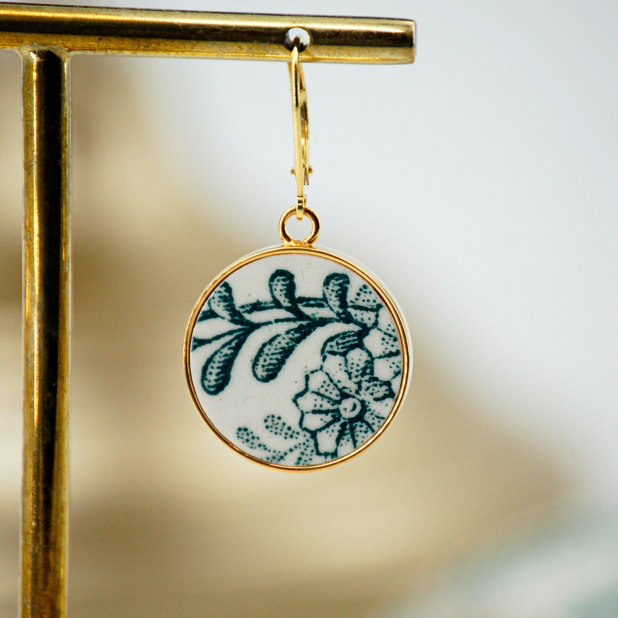 Boucles d'oreilles "Fleur verte et son branchage" finition or