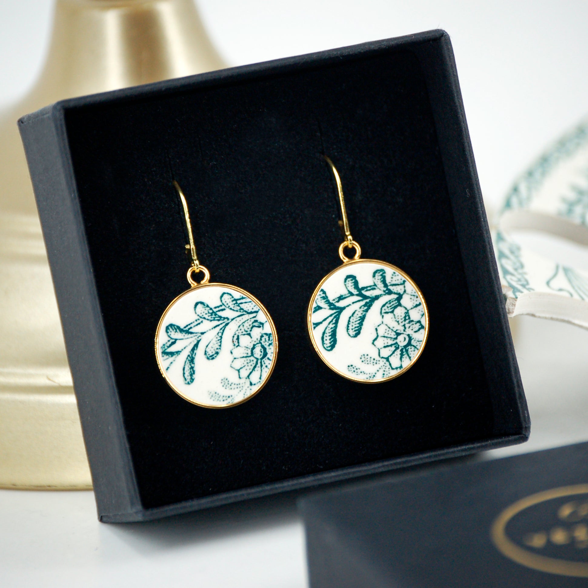 Boucles d'oreilles "Fleur verte et son branchage" finition or