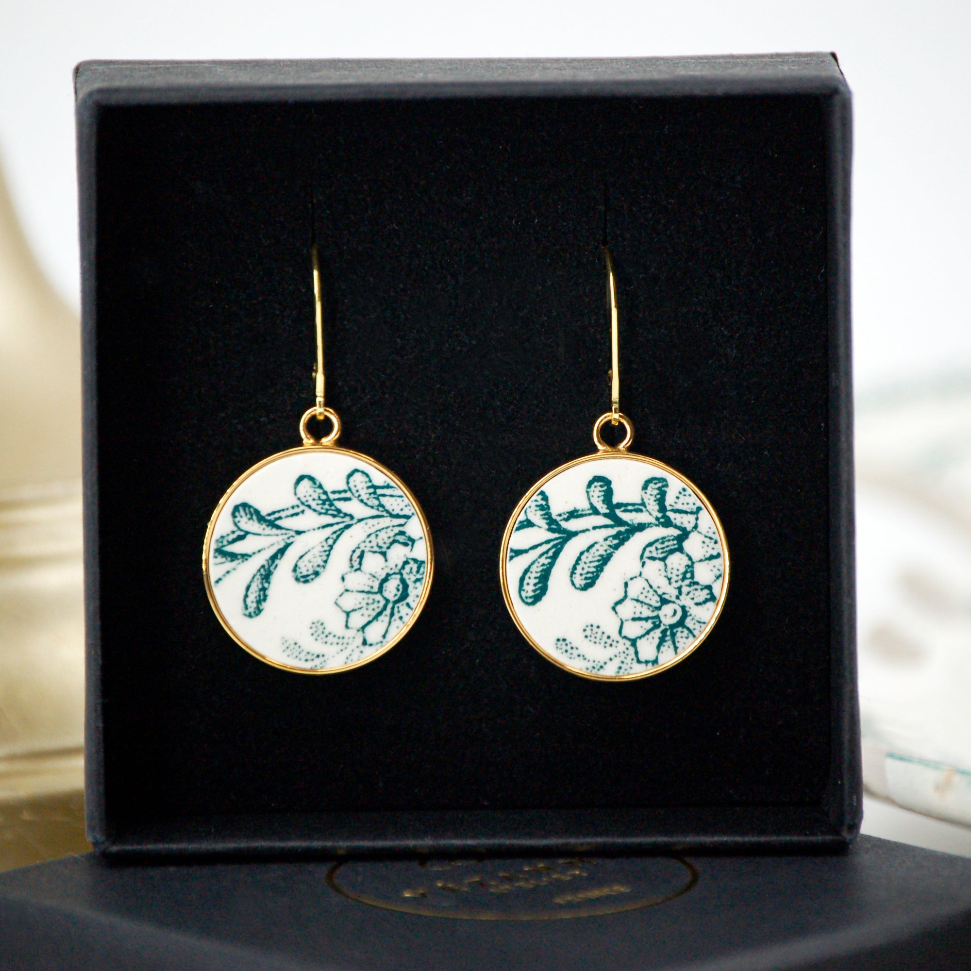 Boucles d'oreilles "Fleur verte et son branchage" finition or