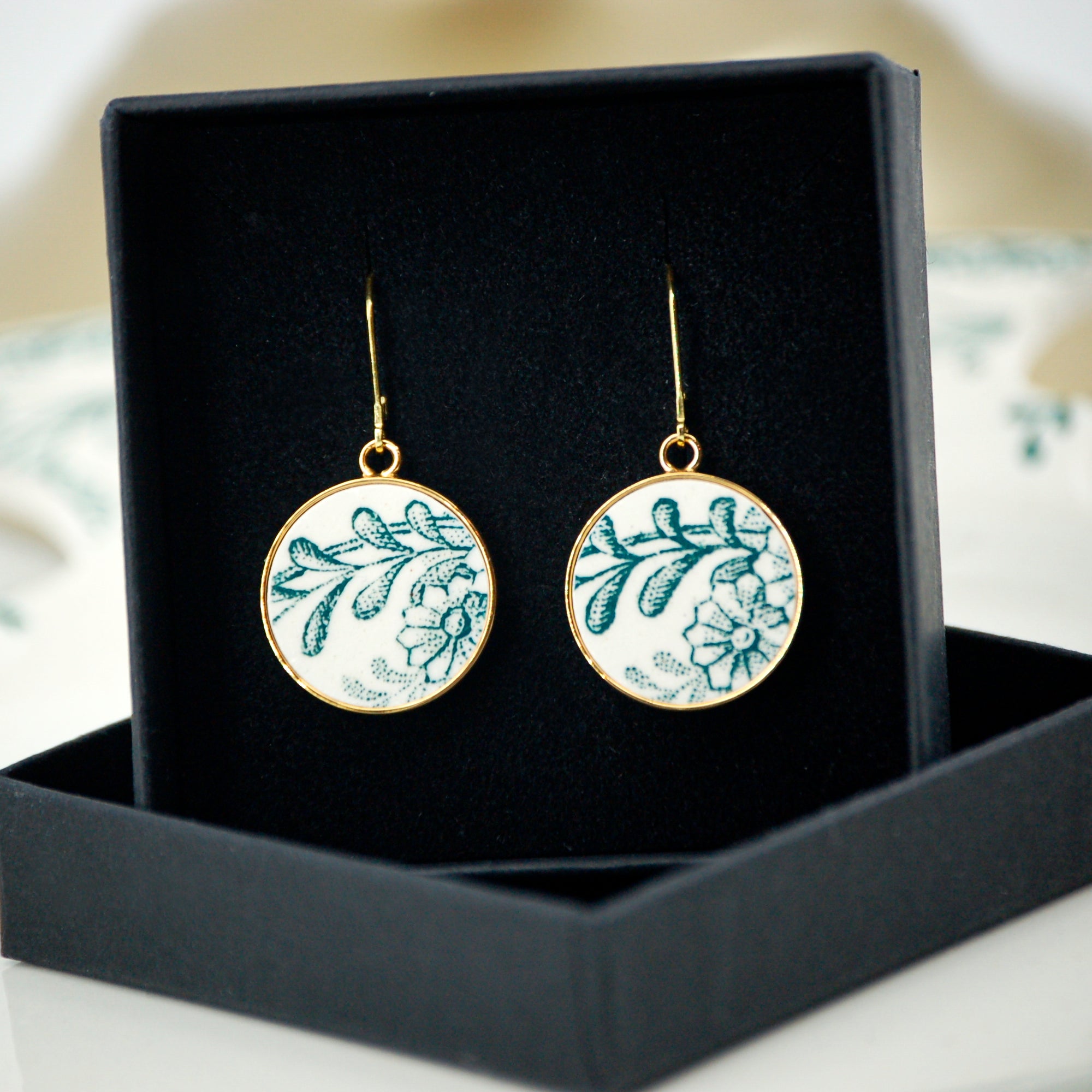 Boucles d'oreilles "Fleur verte et son branchage" finition or