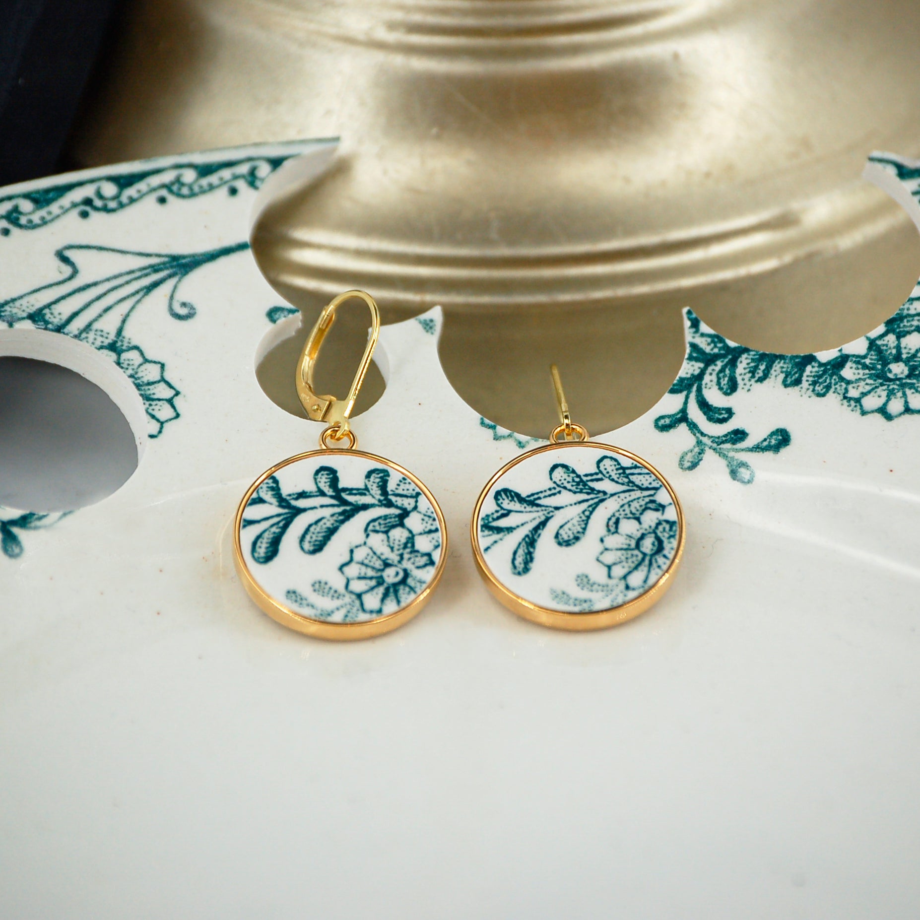 Boucles d'oreilles "Fleur verte et son branchage" finition or