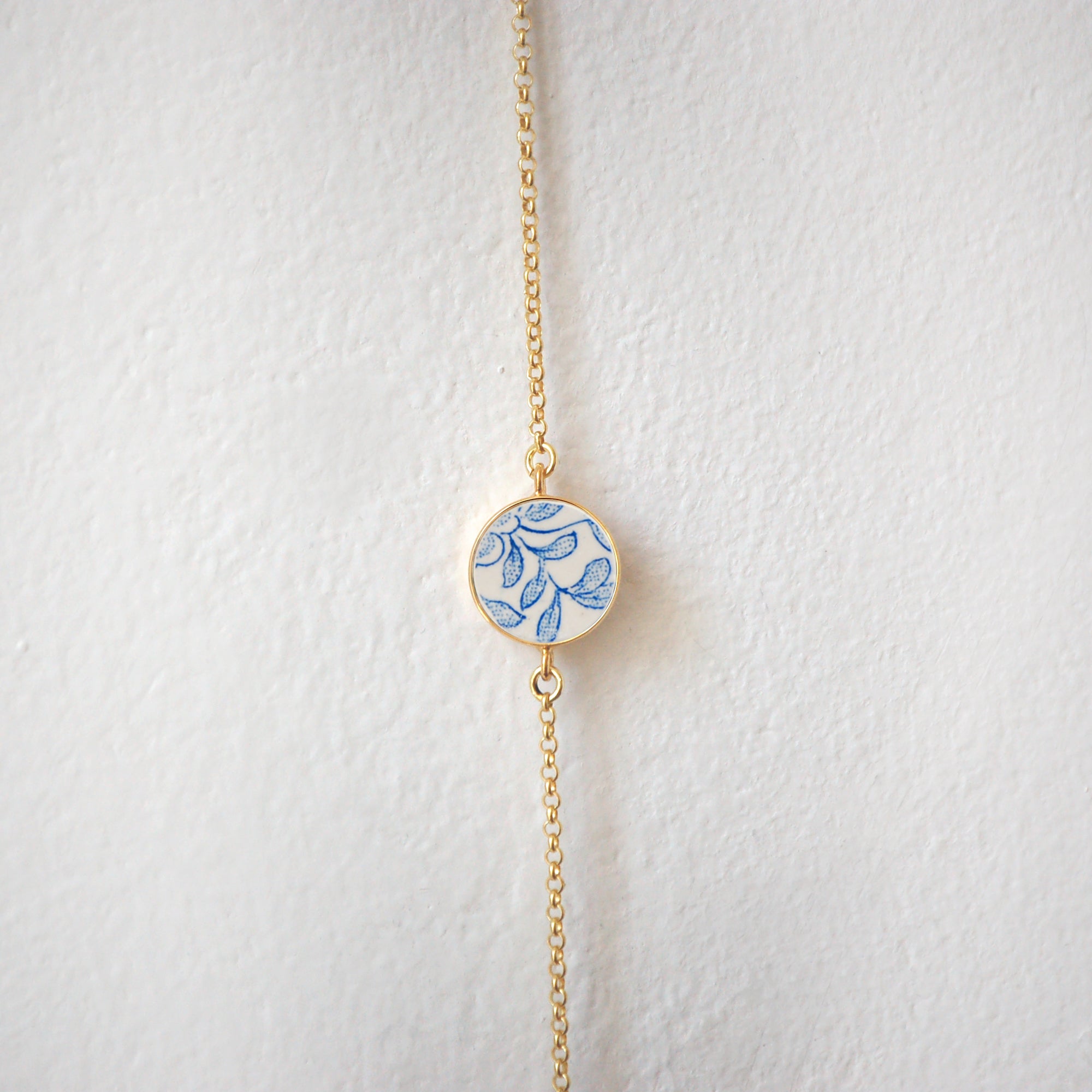 Bracelet ajustable "Feuilles bleues"