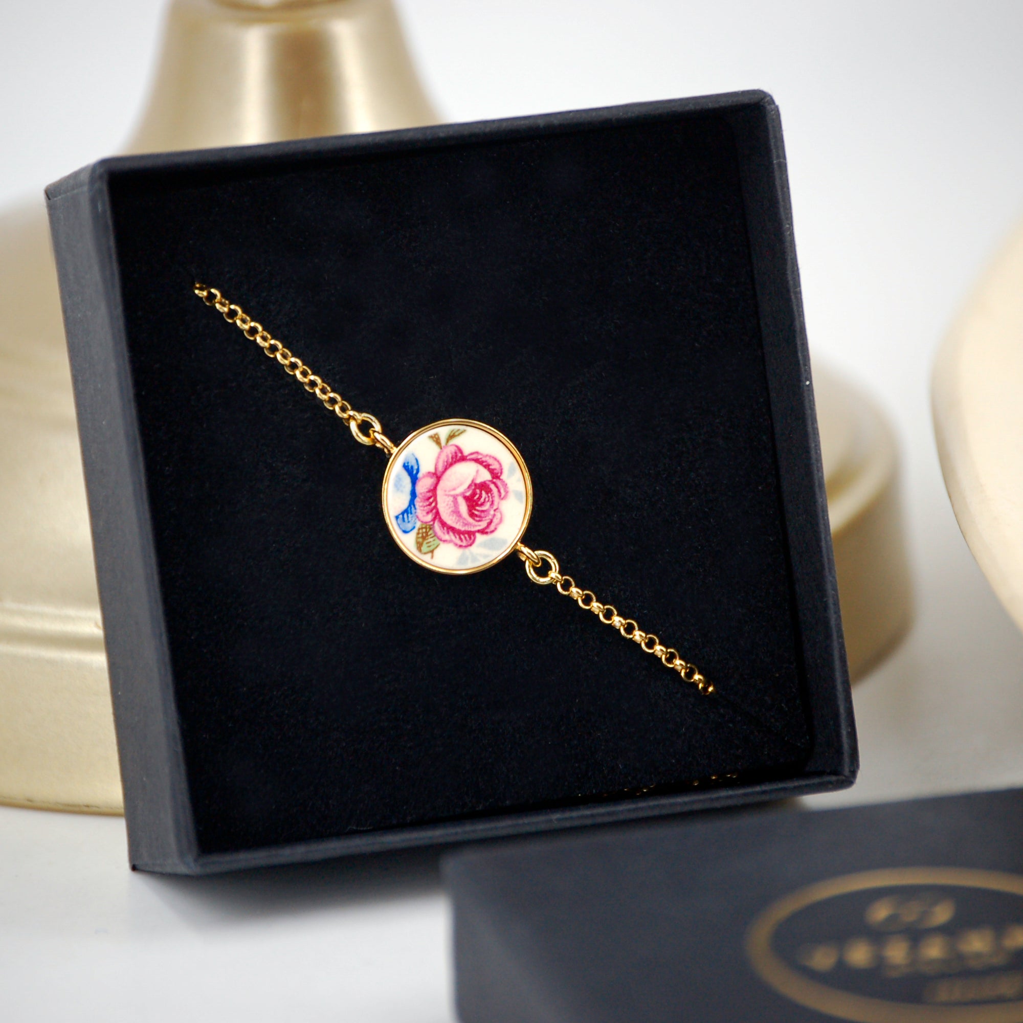 Bracelet ajustable "Petite fleur rose", finition or