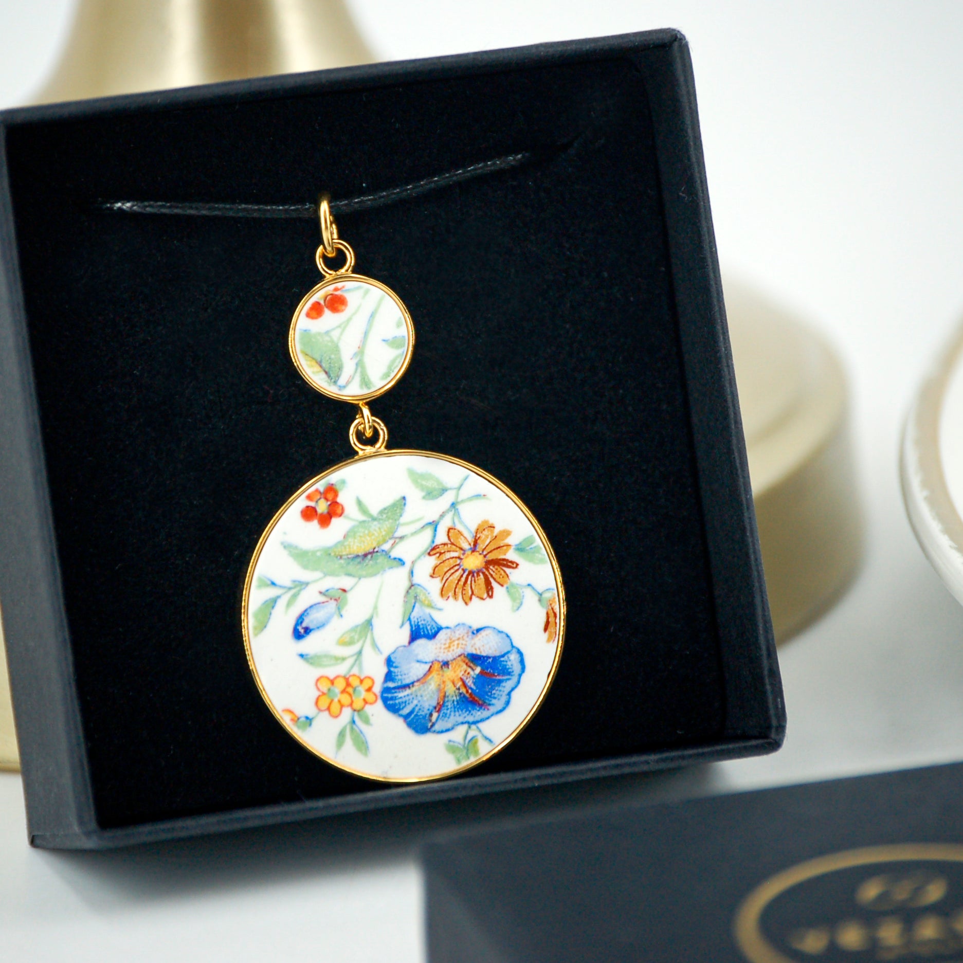 Pendentif "Campanules et petites fleurs", finition or