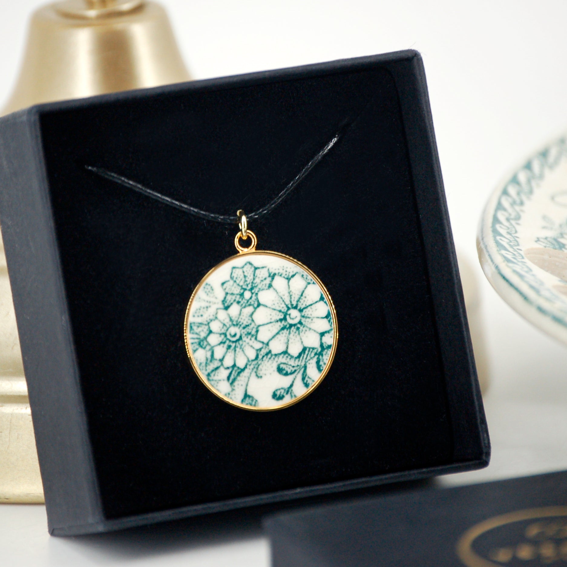 Pendentif "Fleurs vertes"