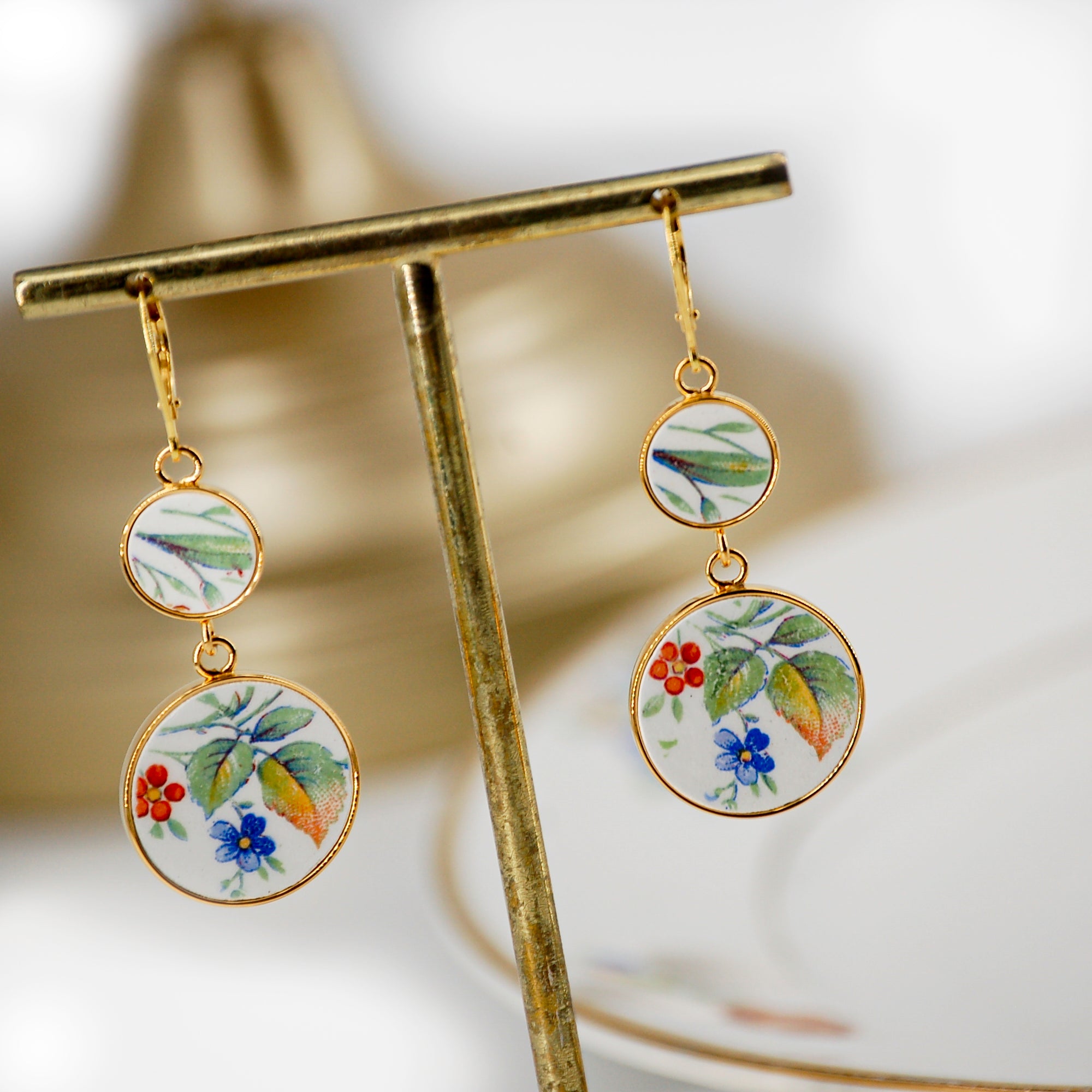 Boucles d'oreilles "Feuillage et petites fleurs délicates", finition or