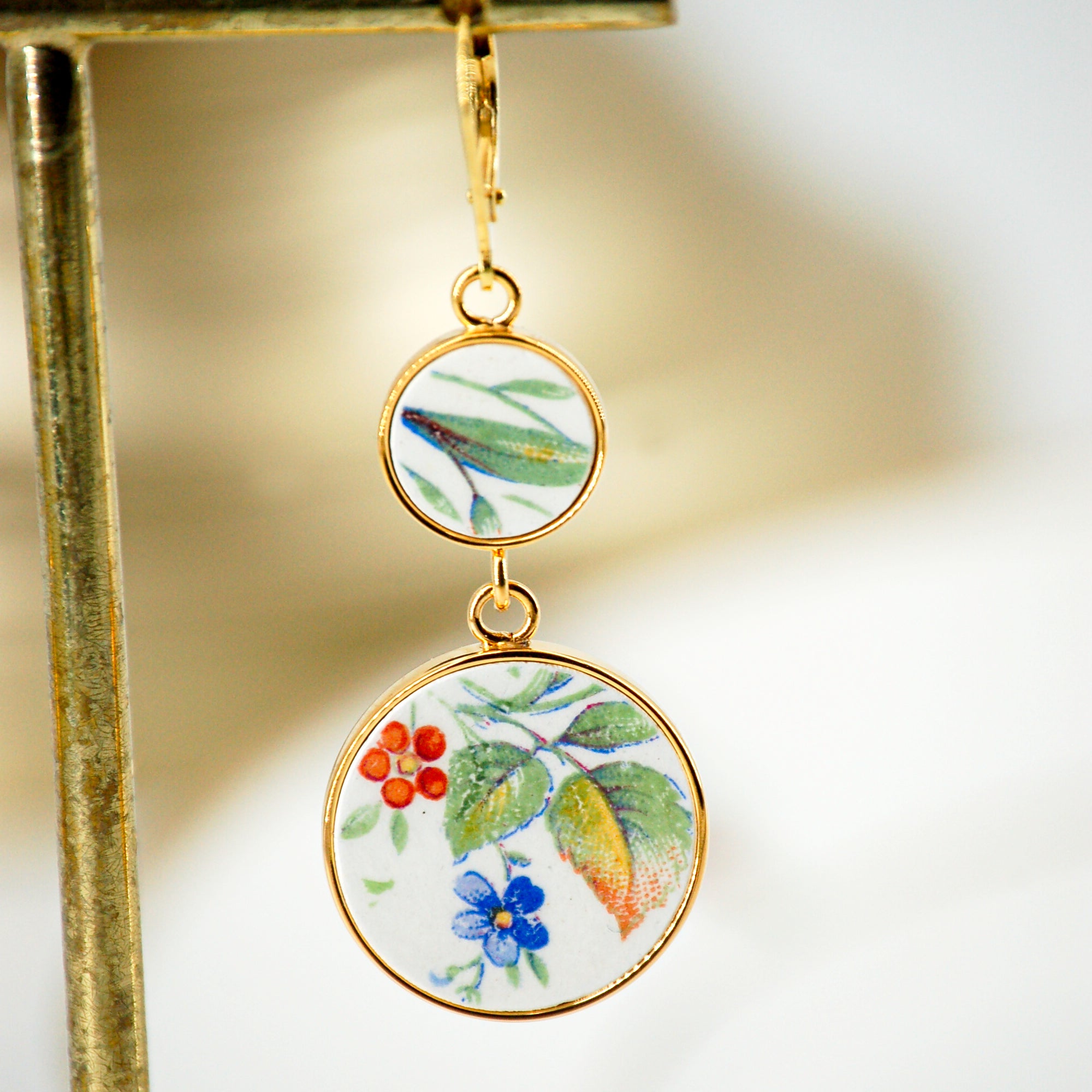 Boucles d'oreilles "Feuillage et petites fleurs délicates", finition or