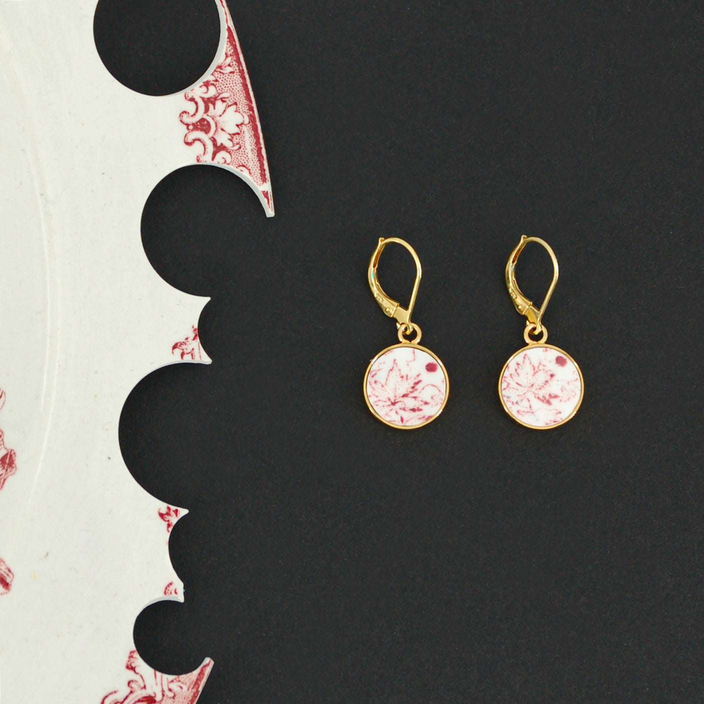 Boucles d'oreilles "Feuille de vigne rouge", finition or