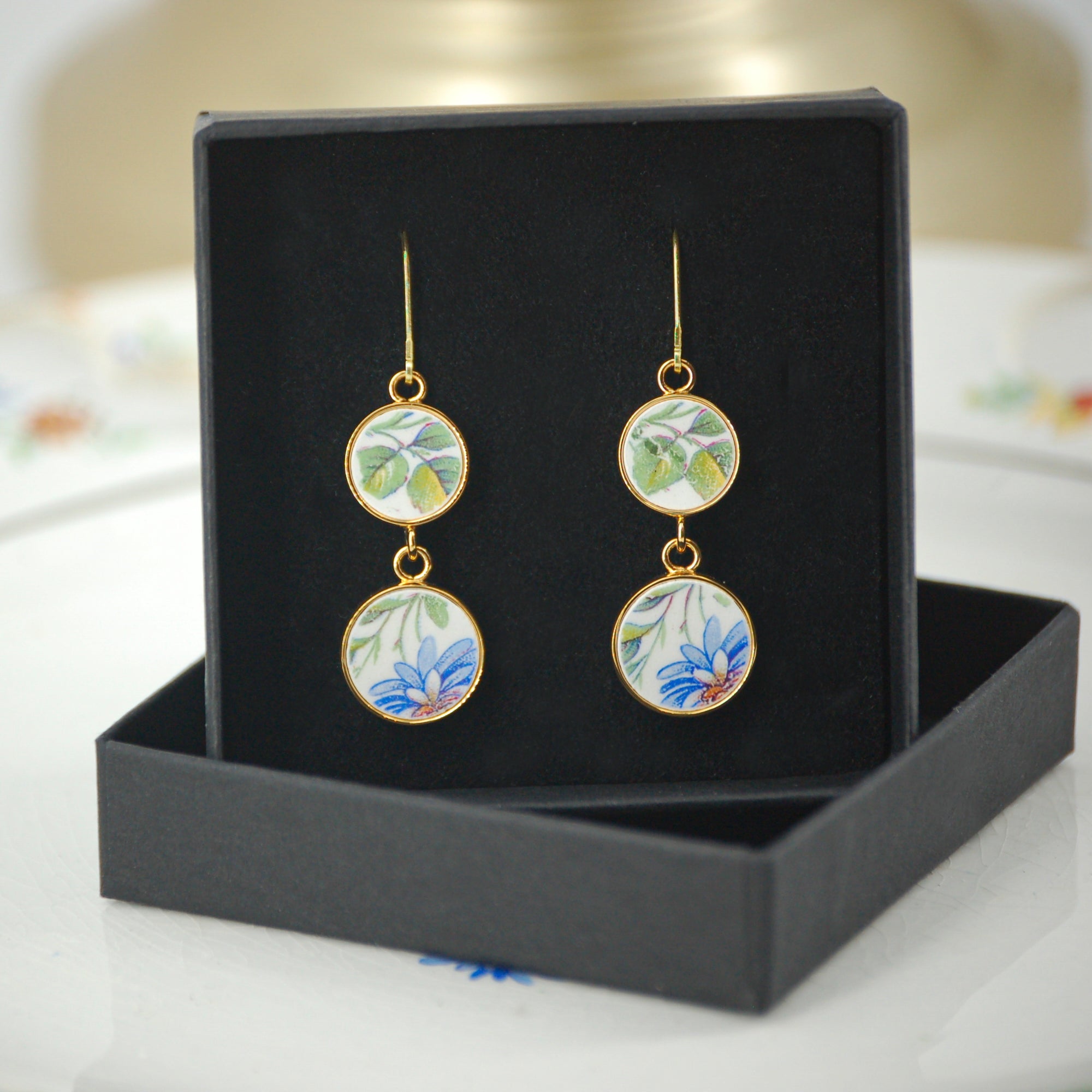 Boucles d'oreilles "Feuillage et pétales bleus", finition or