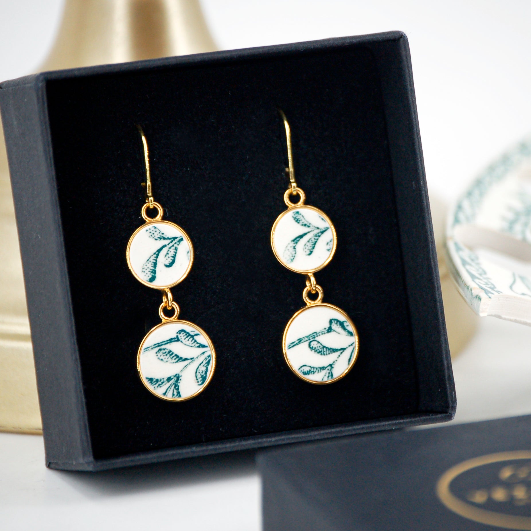 Boucles d'oreilles "Fines feuilles vertes", finition or