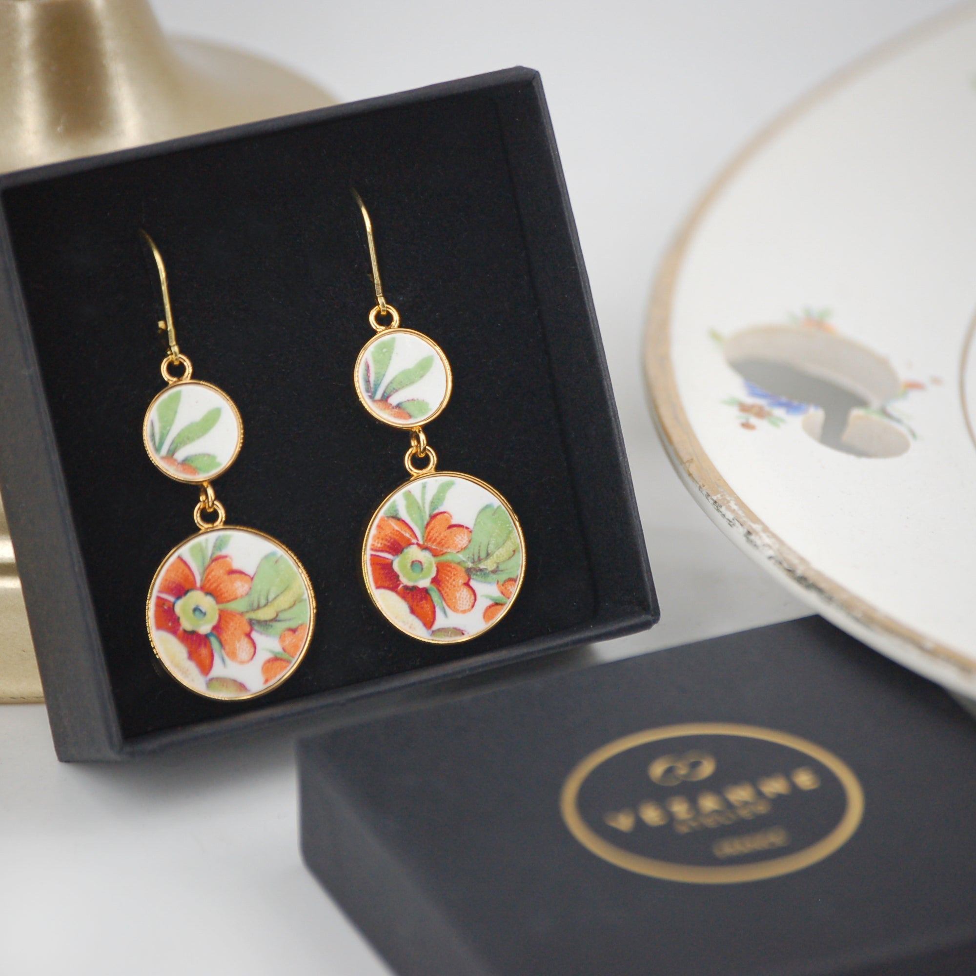 Boucles d'oreilles "Fleur orange et son feuillage", finition or