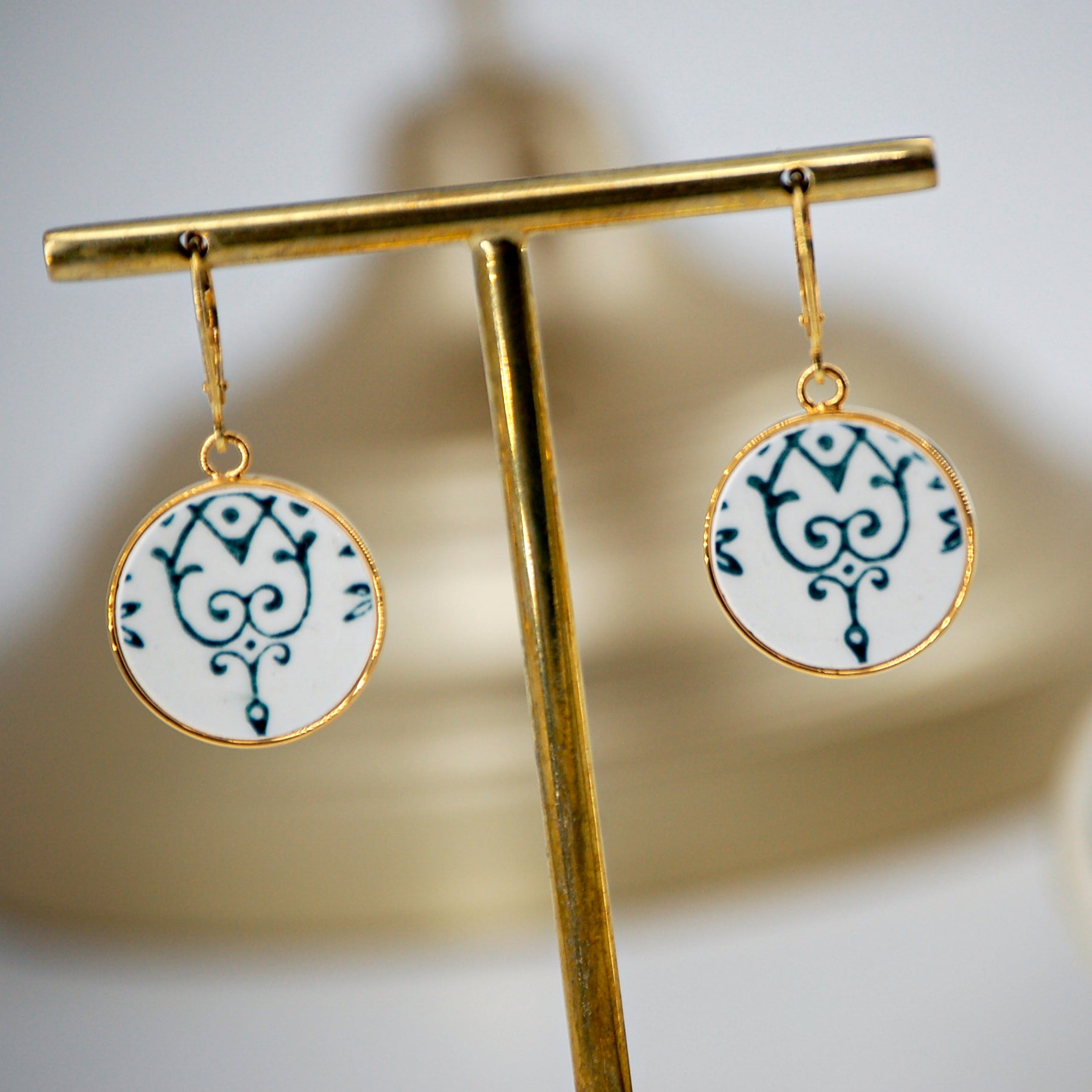 Boucles d'oreilles "Volutes vertes", finition or