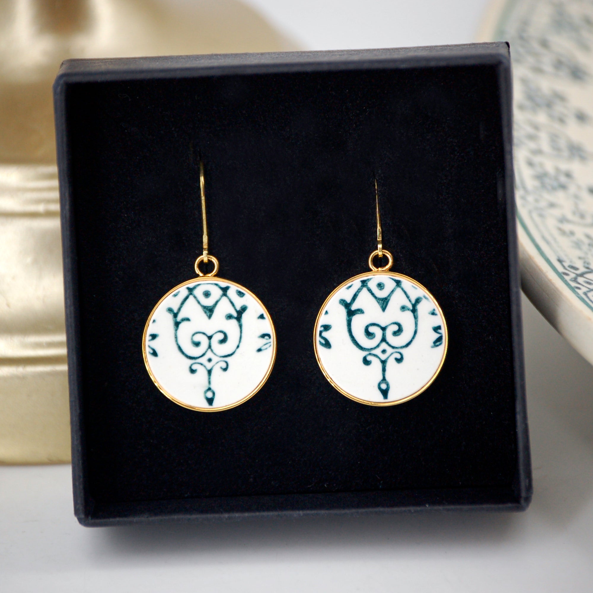 Boucles d'oreilles "Volutes vertes", finition or