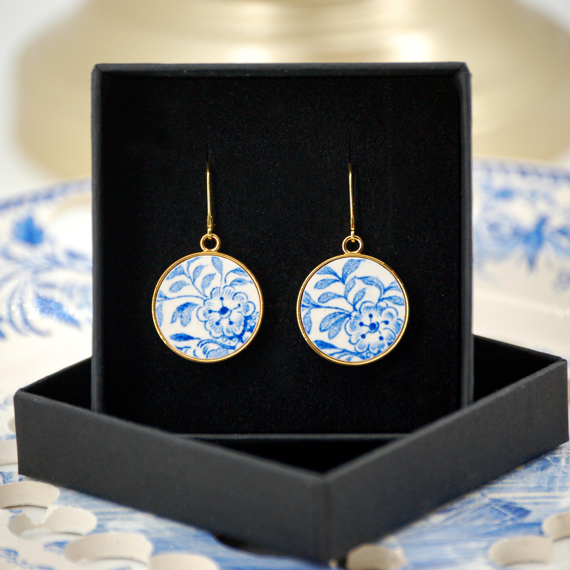Boucles d'oreilles "Fleurs et feuilles bleues", finition or