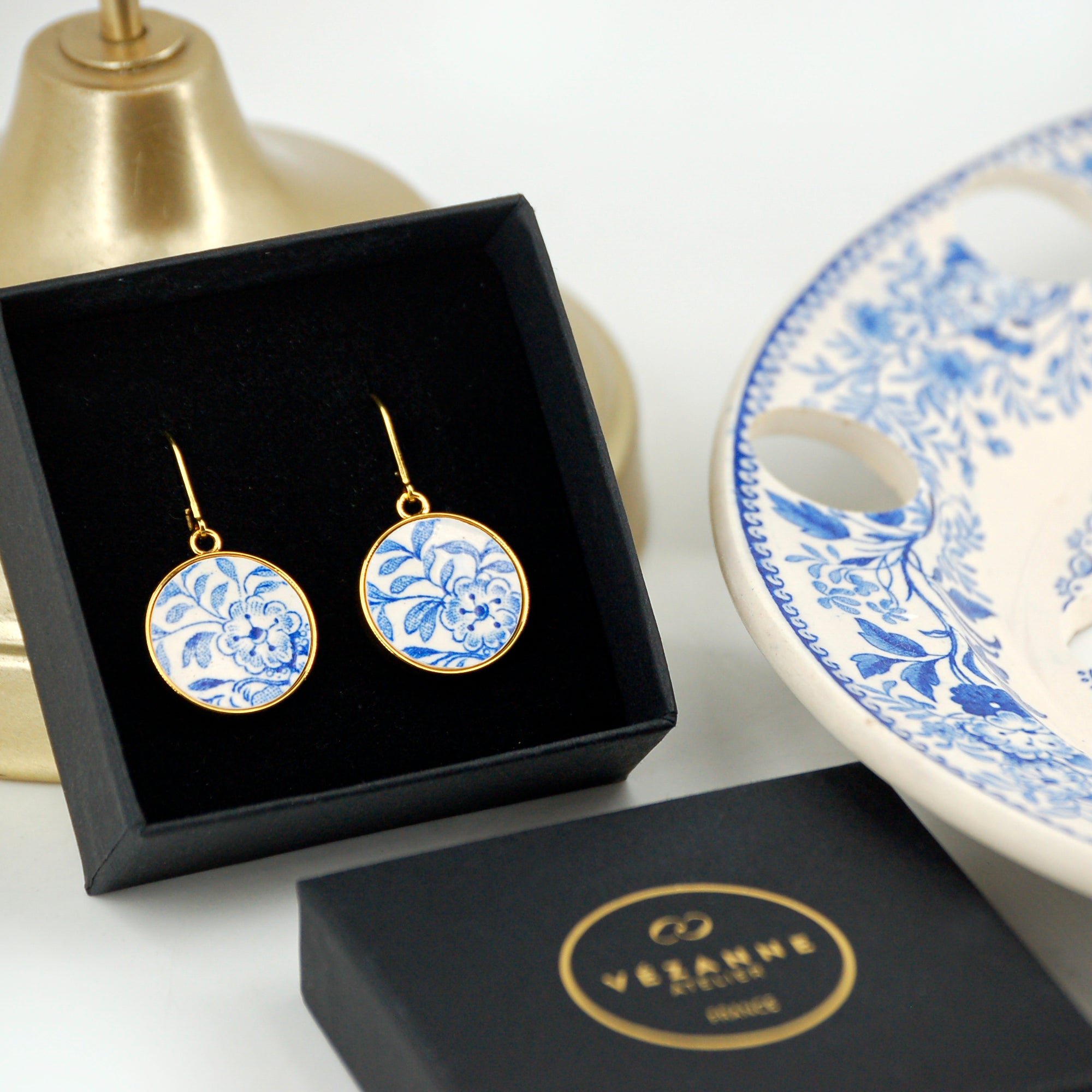 Boucles d'oreilles "Fleurs et feuilles bleues", finition or