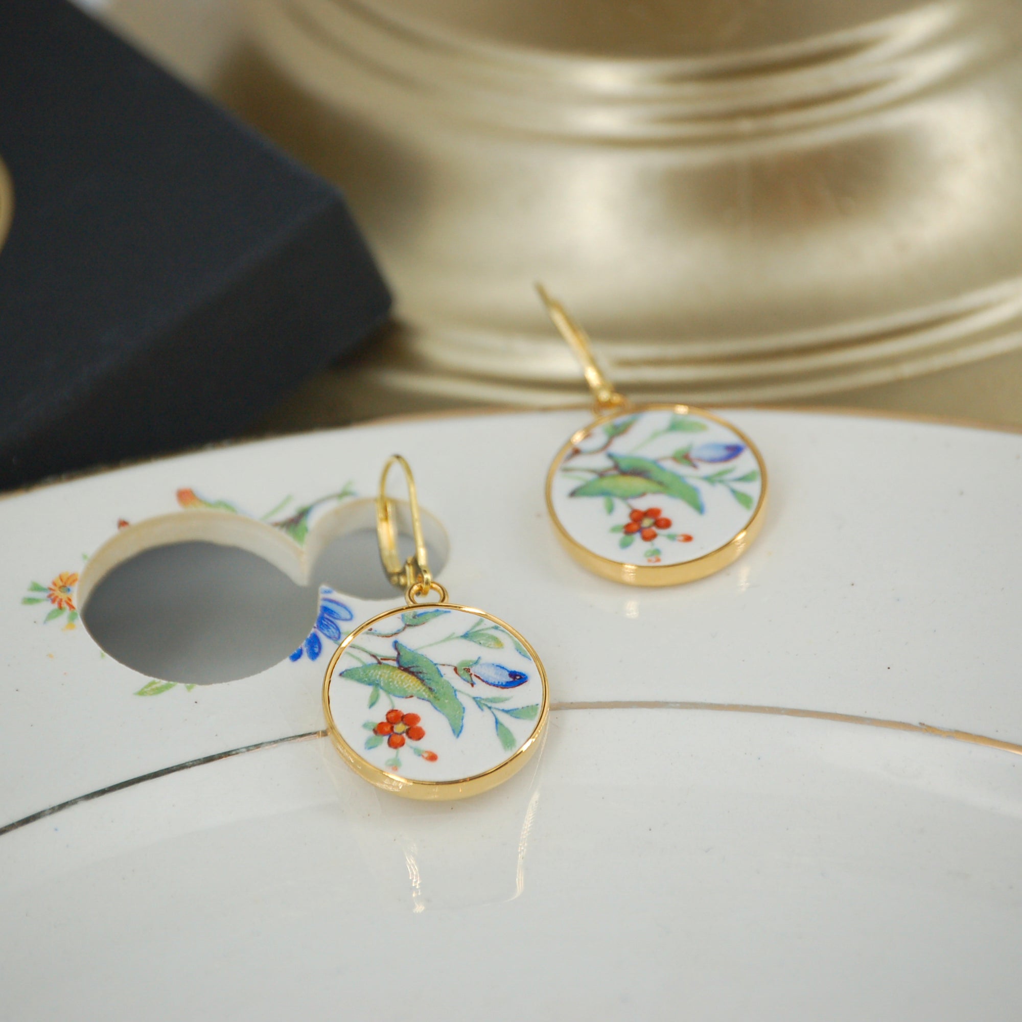 Boucles d'oreilles "Feuille et ses petites fleurs", finition or