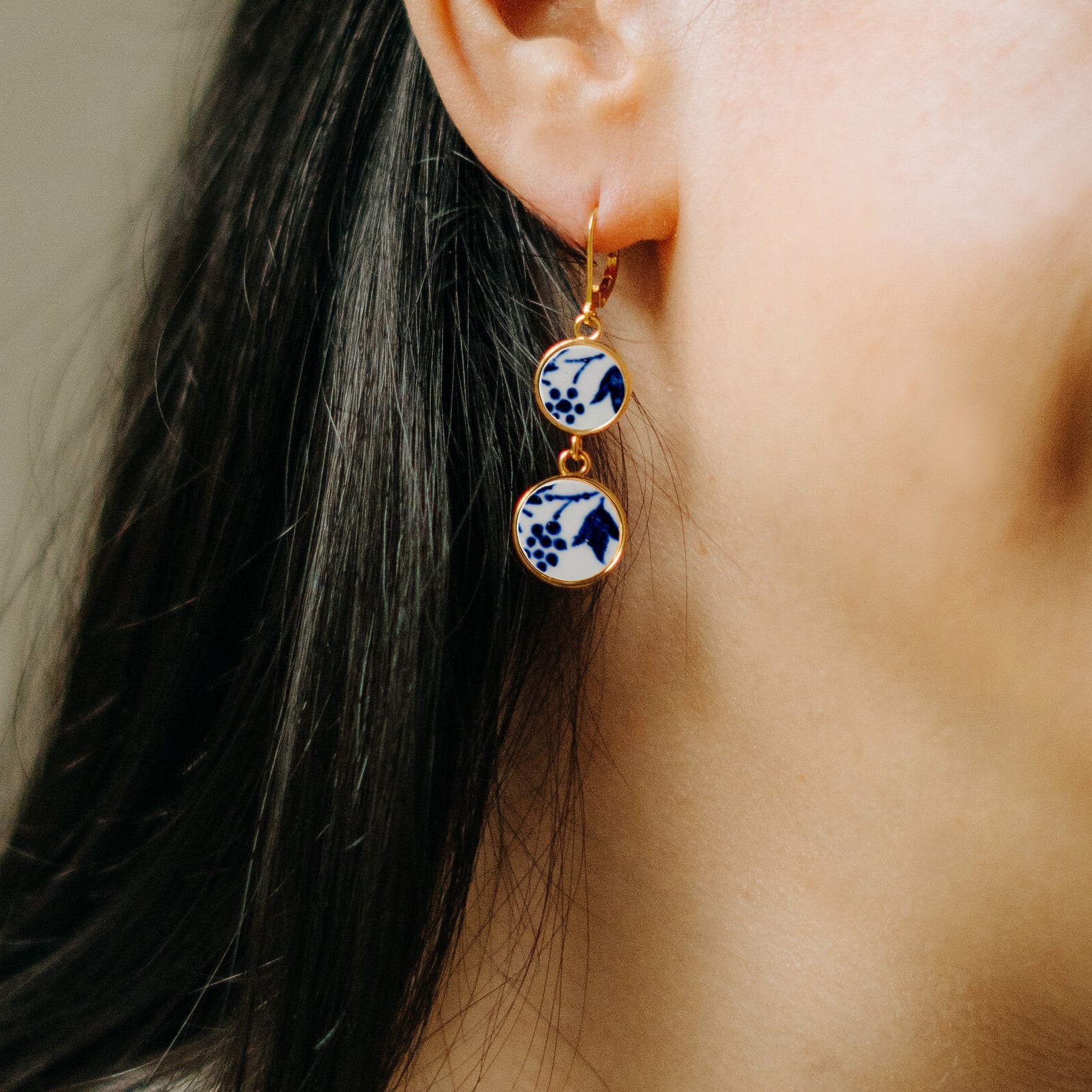 Boucles d'oreilles "fleurs bleues", finition or