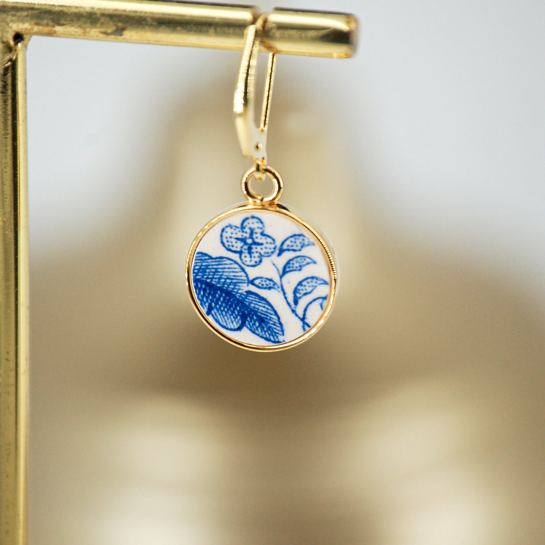 Boucles d'oreilles "Petites feuilles bleues", finition or