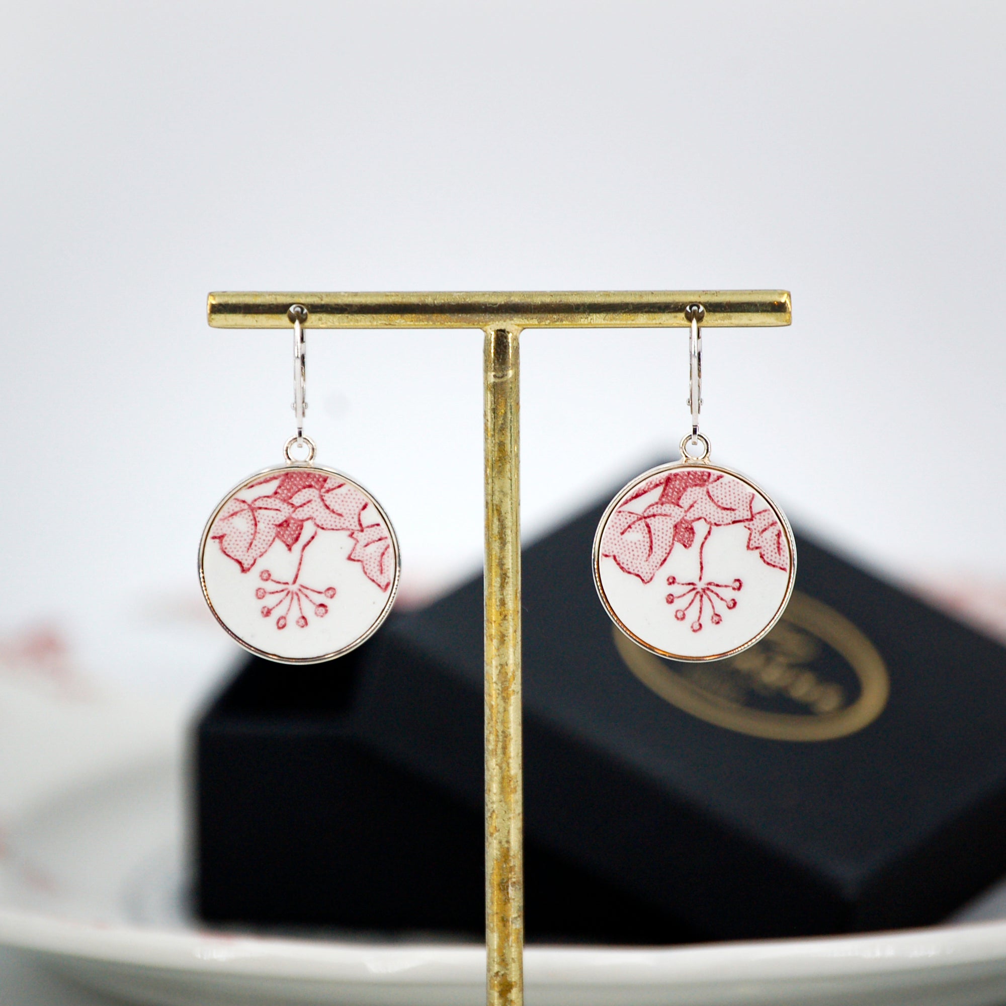 Boucles d'oreilles "Boutons et feuilles de lierre", finition argent