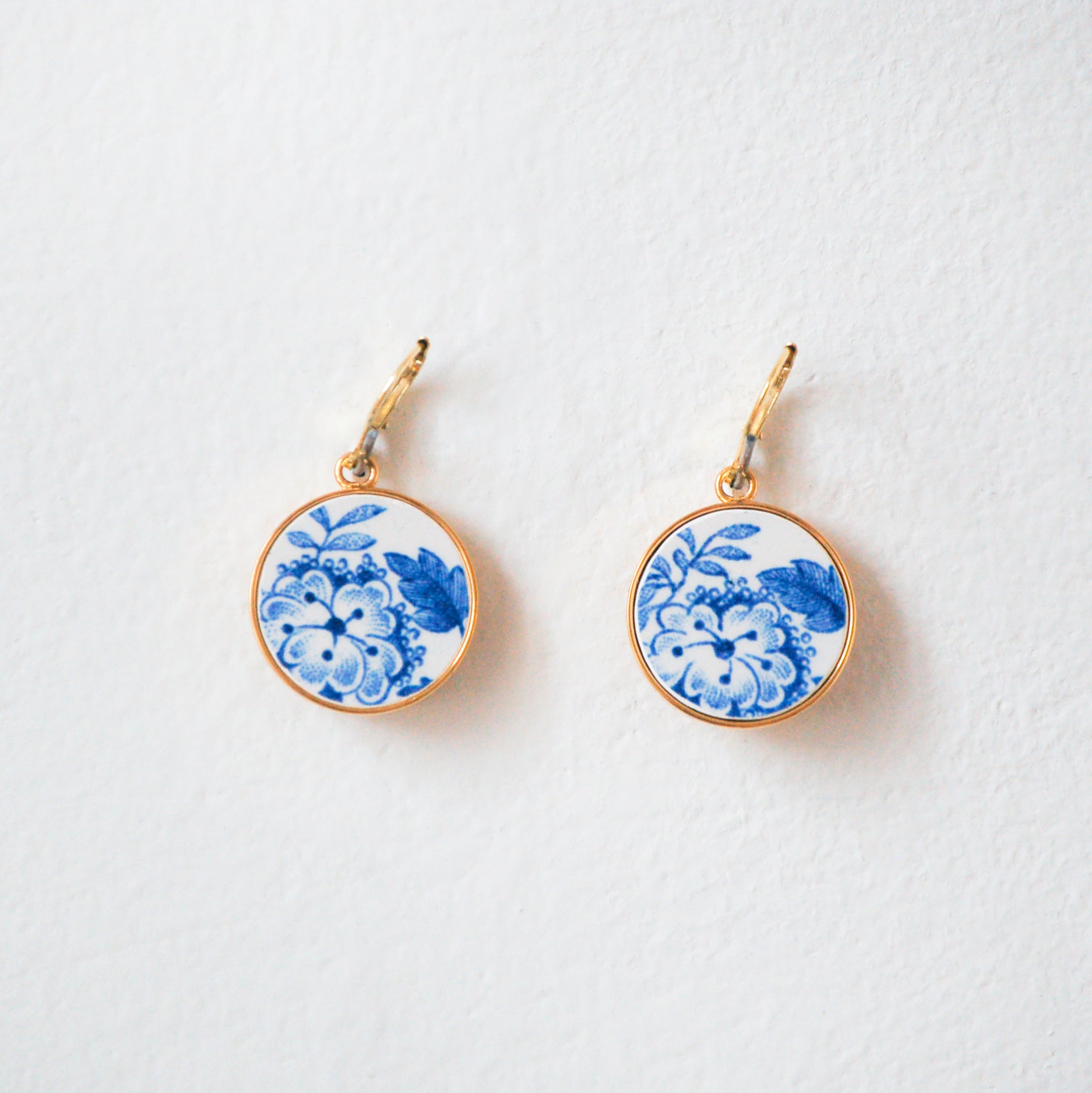 Boucles d'oreilles "Petites fleurs bleues", finition or