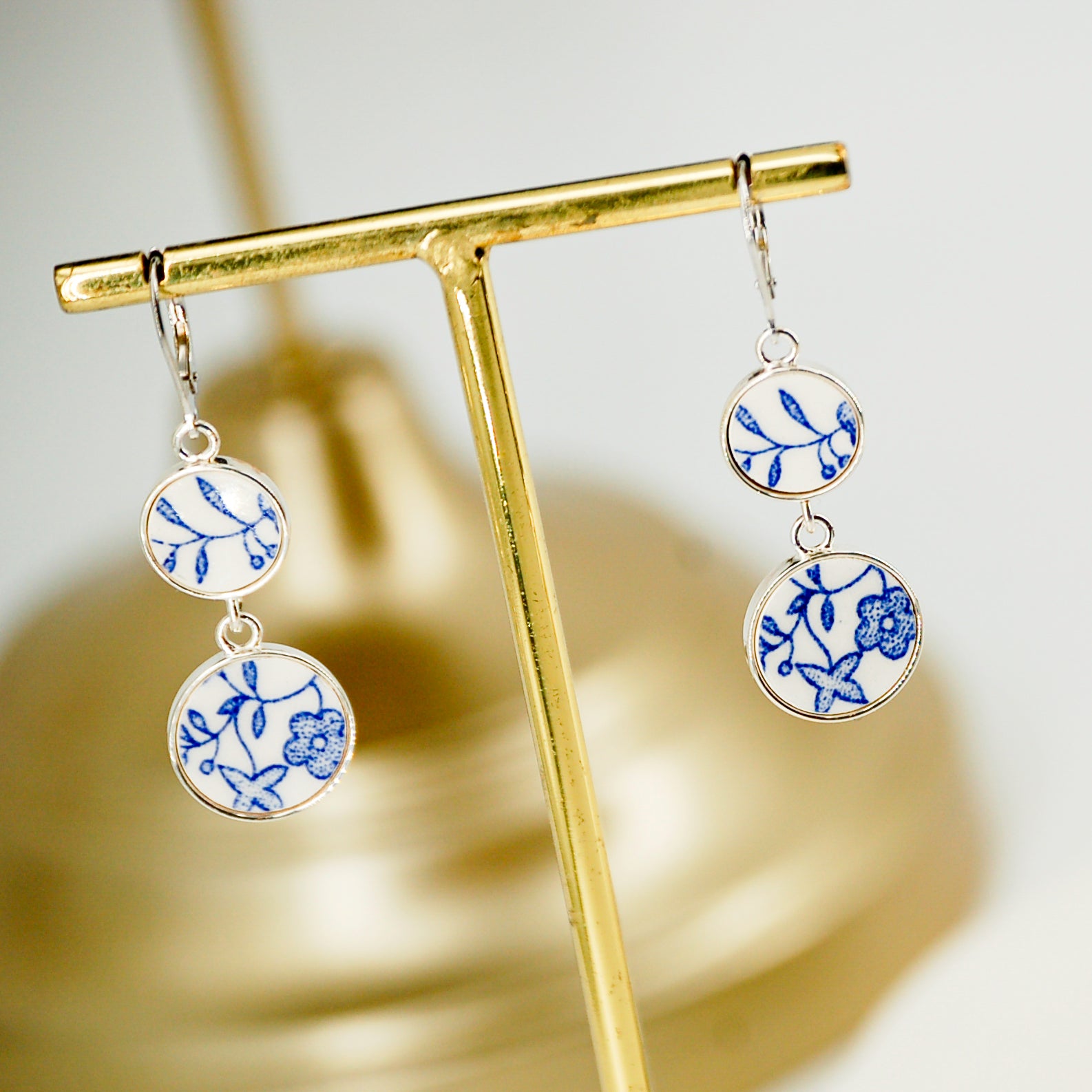 Boucles d'oreilles "Feuilles et fleurs bleues", finition argent