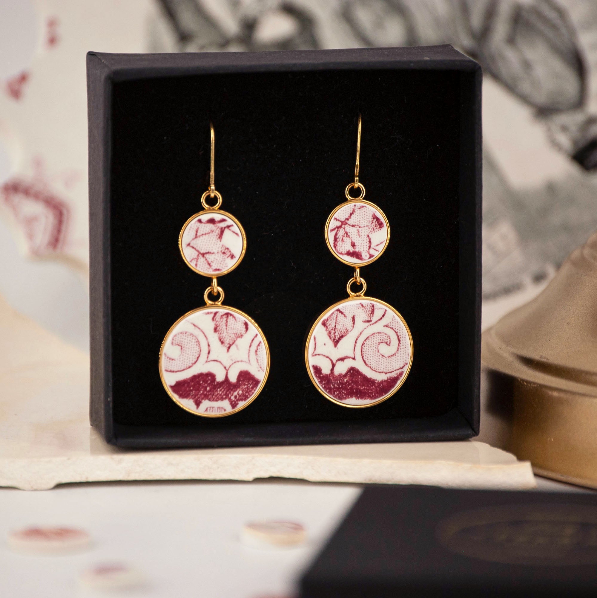 Boucles d'oreilles "Feuilles et volutes roses", finition or