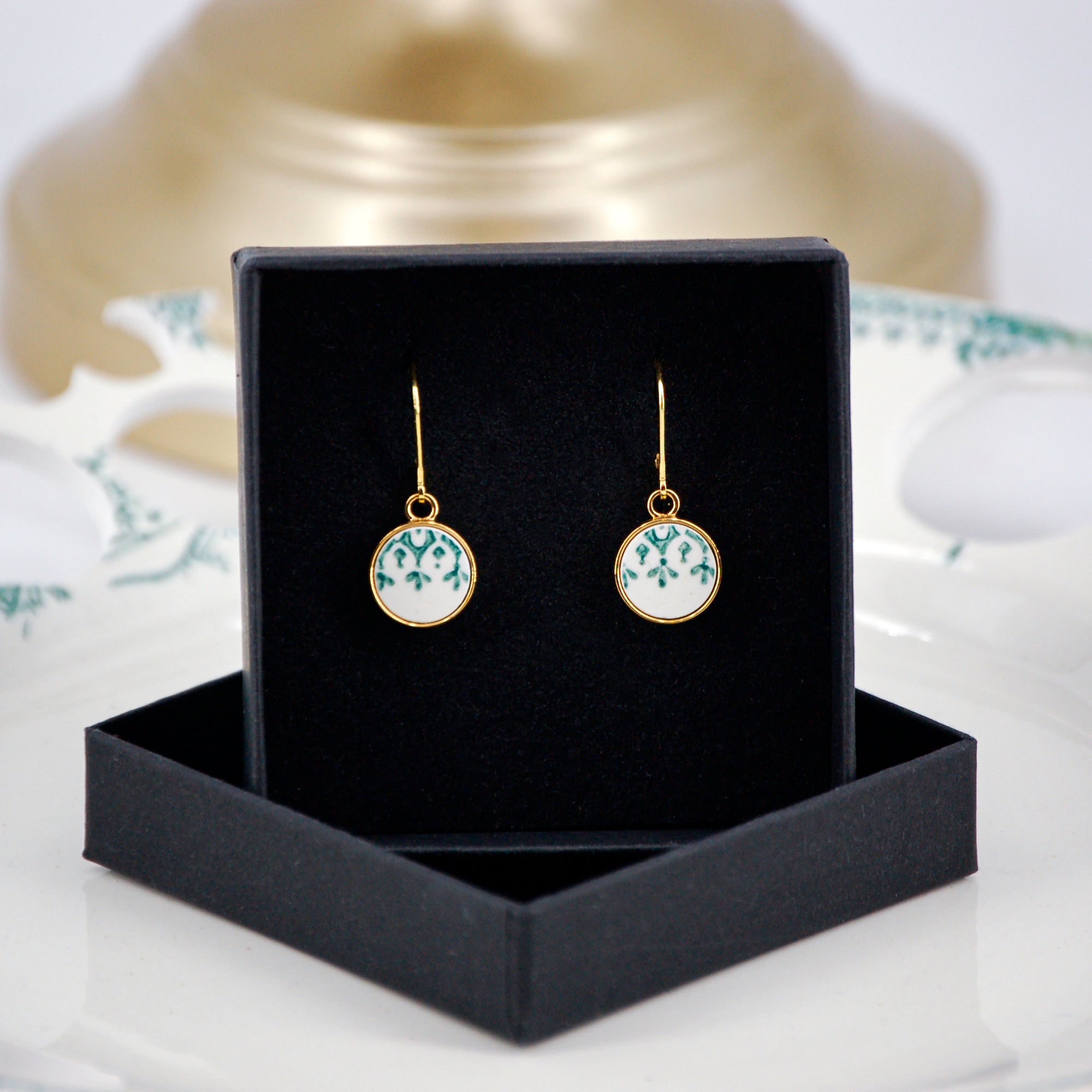 Boucles d'oreilles "Arabesques vertes", finition or