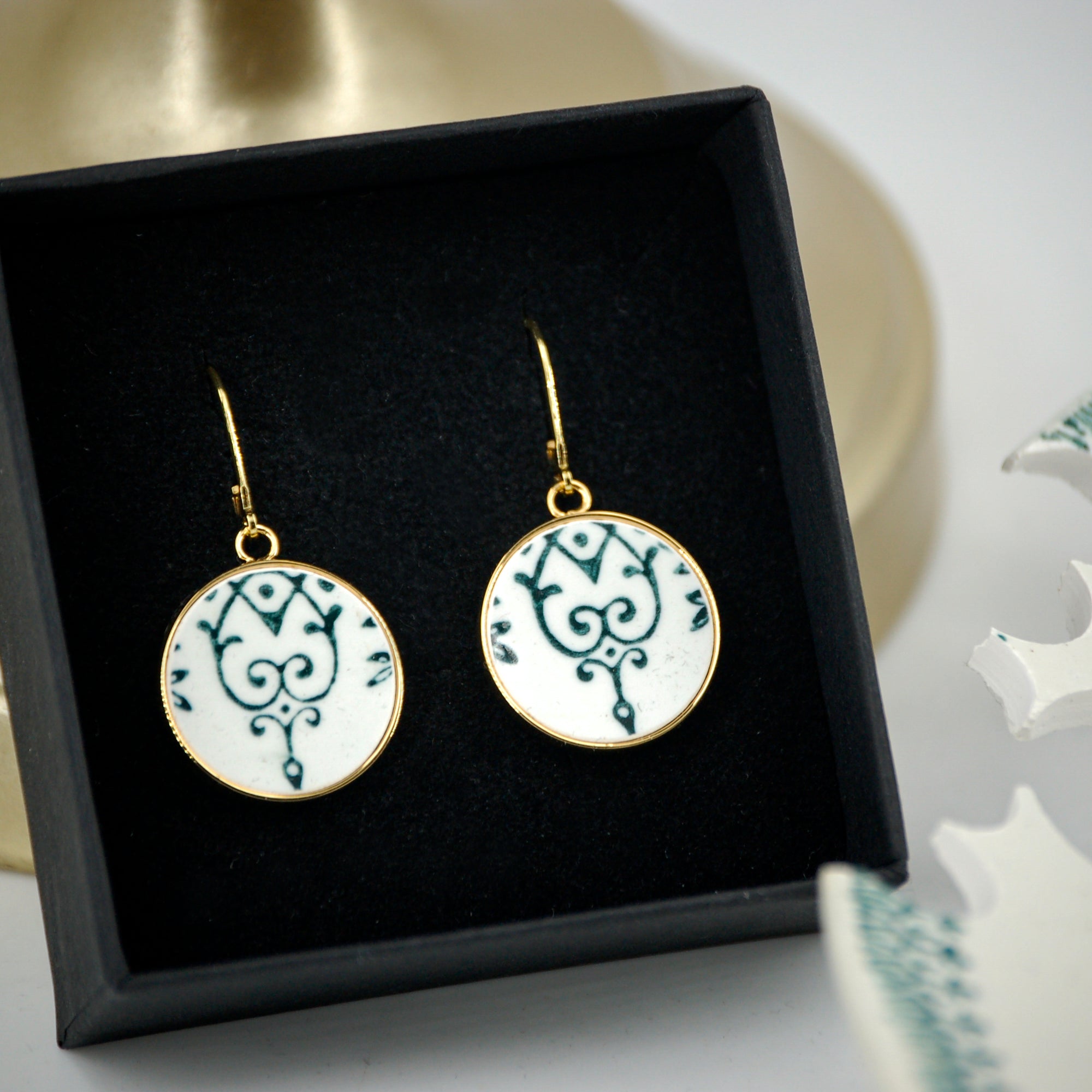 Boucles d'oreilles "Motifs graphiques d'arabesques", finition or