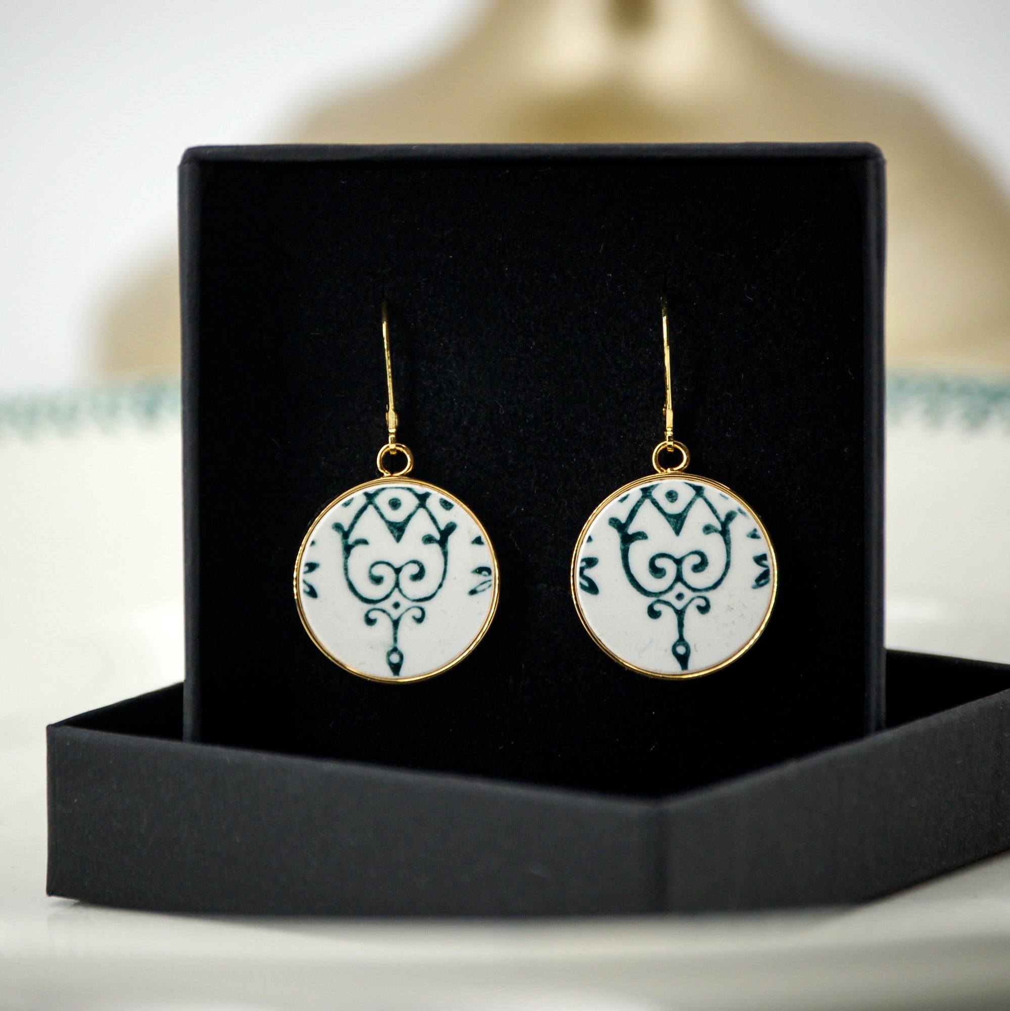 Boucles d'oreilles "Motifs graphiques d'arabesques", finition or