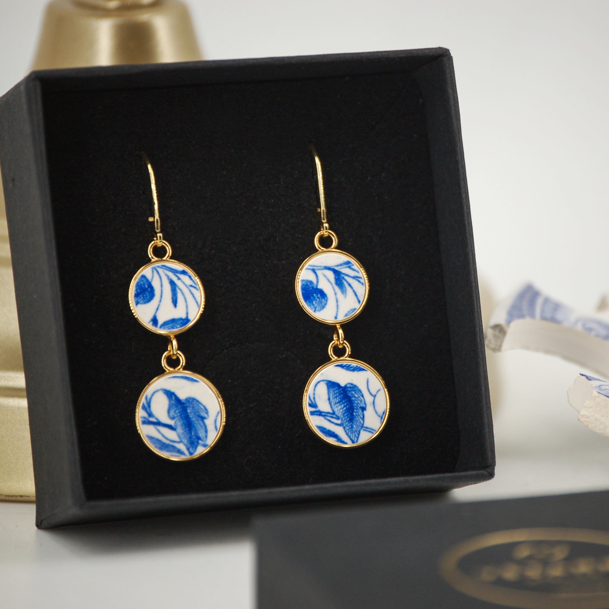 Boucles d'oreilles "Feuilles bleues", finition or