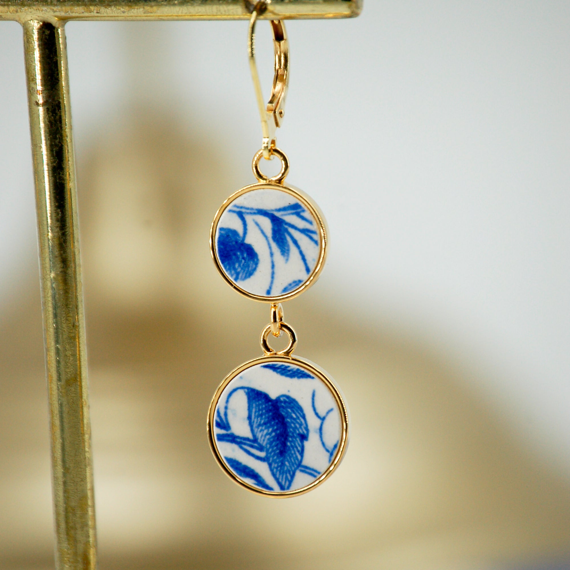 Boucles d'oreilles "Feuilles bleues", finition or