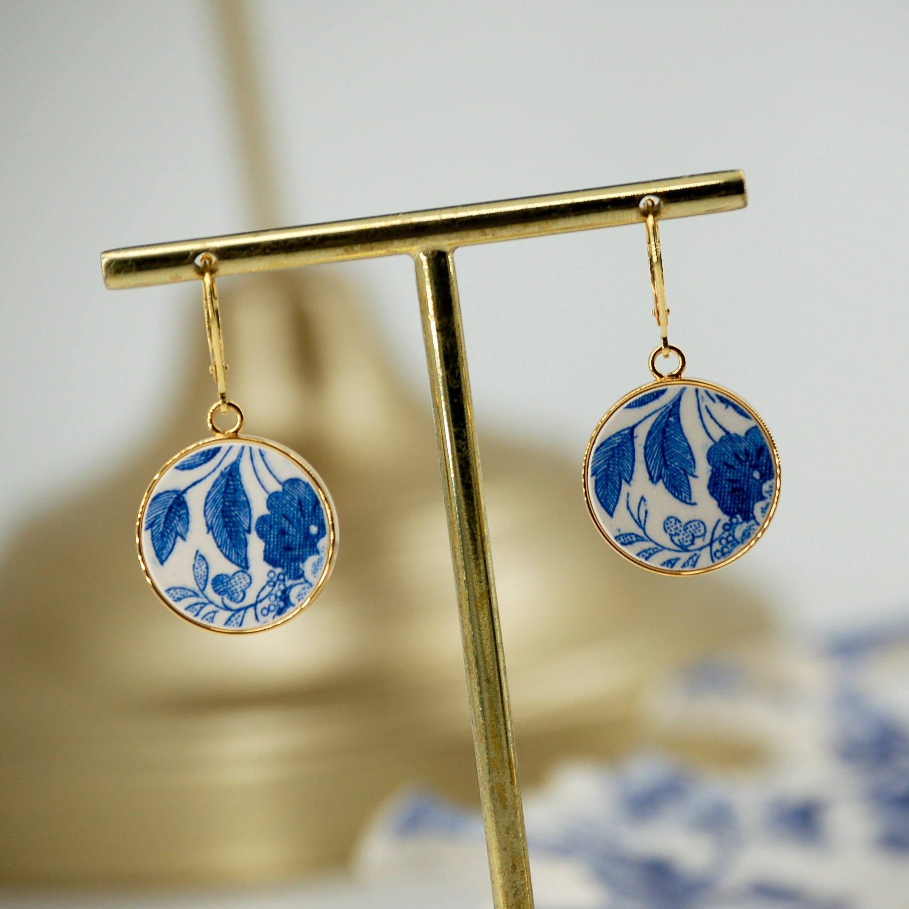 Boucles d'oreilles "Feuillage bleu", finition or