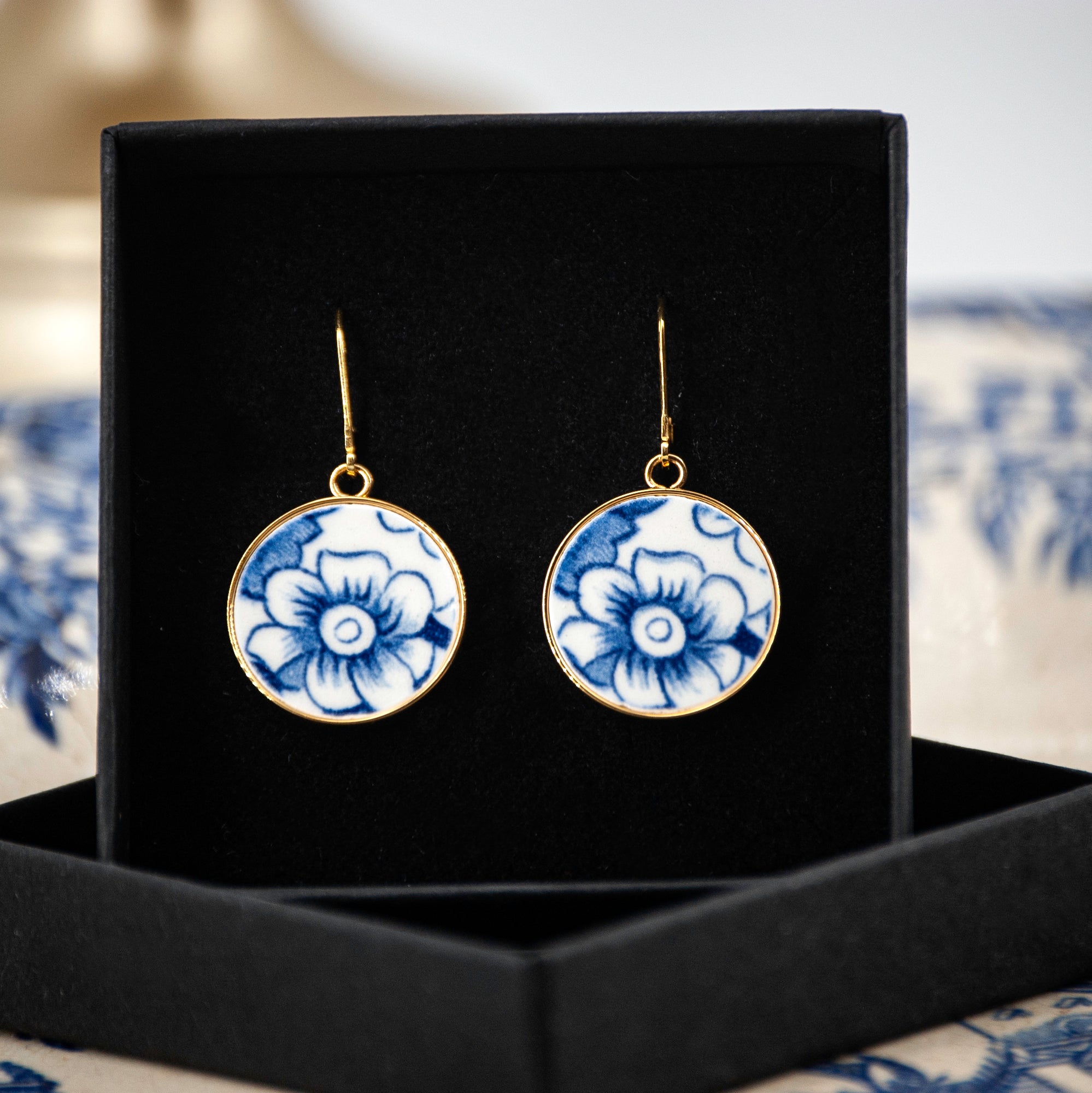 Boucles d'oreilles "Fleurs bleues", finition or