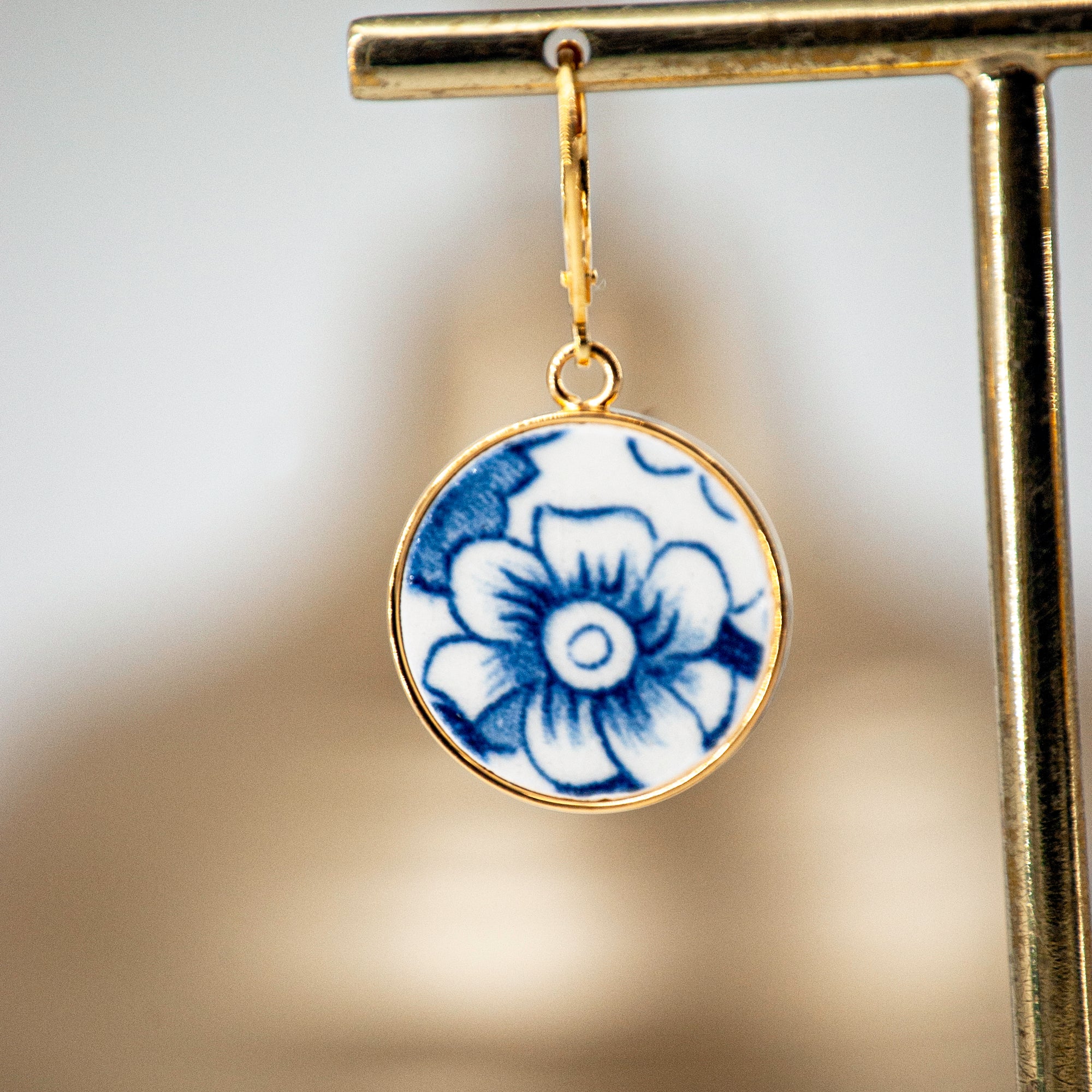 Boucles d'oreilles "Fleurs bleues", finition or