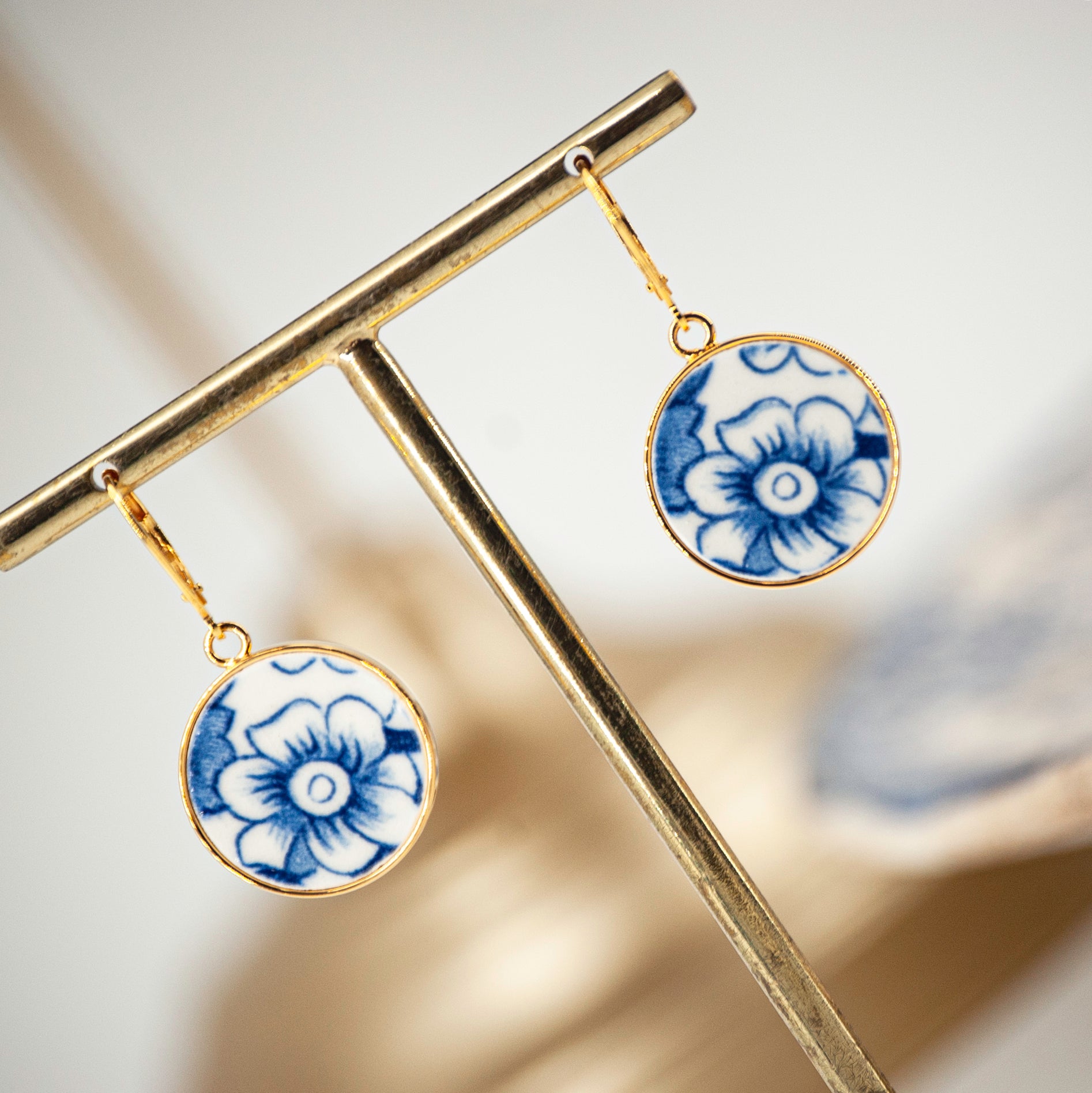 Boucles d'oreilles "Fleurs bleues", finition or